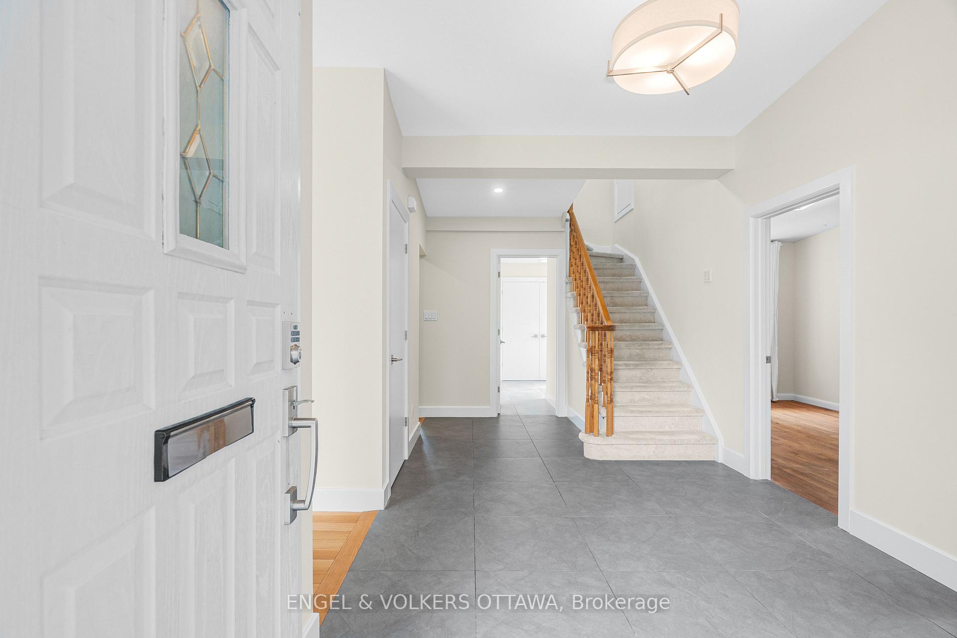 Photo 3 of 977 Blythdale Road, Ottawa, McKellar Heights/Glabar Park — HOMEH
