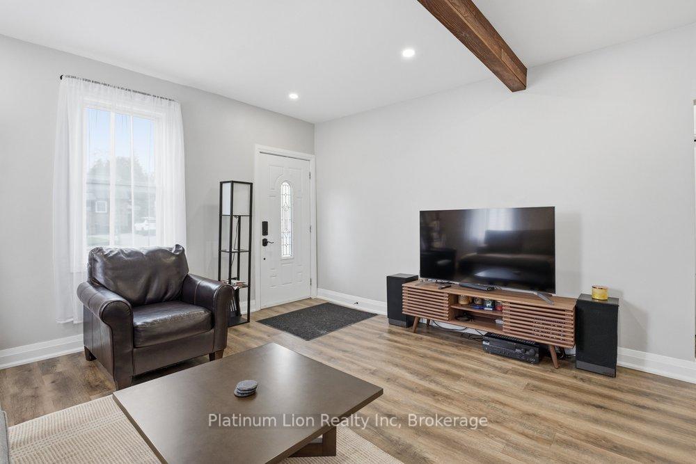 Photo 5 of 773 Lawrence Road, Hamilton, Bartonville — HOMEH