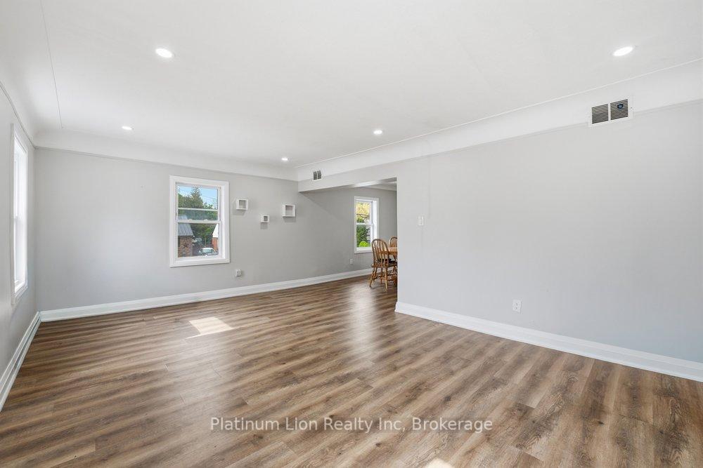 Photo 16 of 773 Lawrence Road, Hamilton, Bartonville — HOMEH