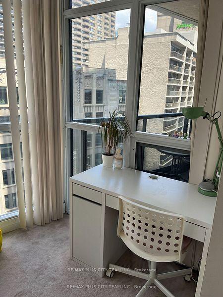 Photo 7 of Unit 1302, 21 Carlton Street, Toronto, Church-Yonge Corridor — HOMEH