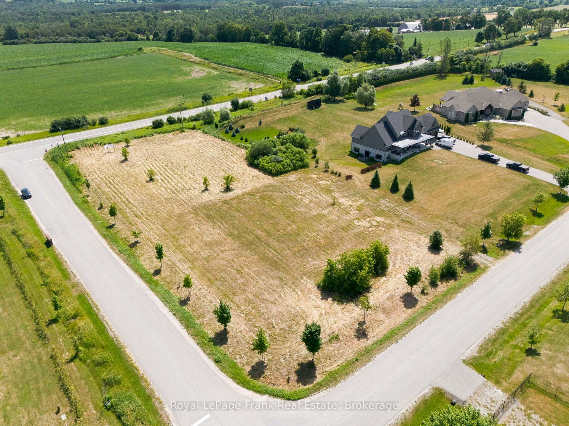 Photo 4 of 1 Bagshaw Crescent, Uxbridge, Rural Uxbridge — HOMEH