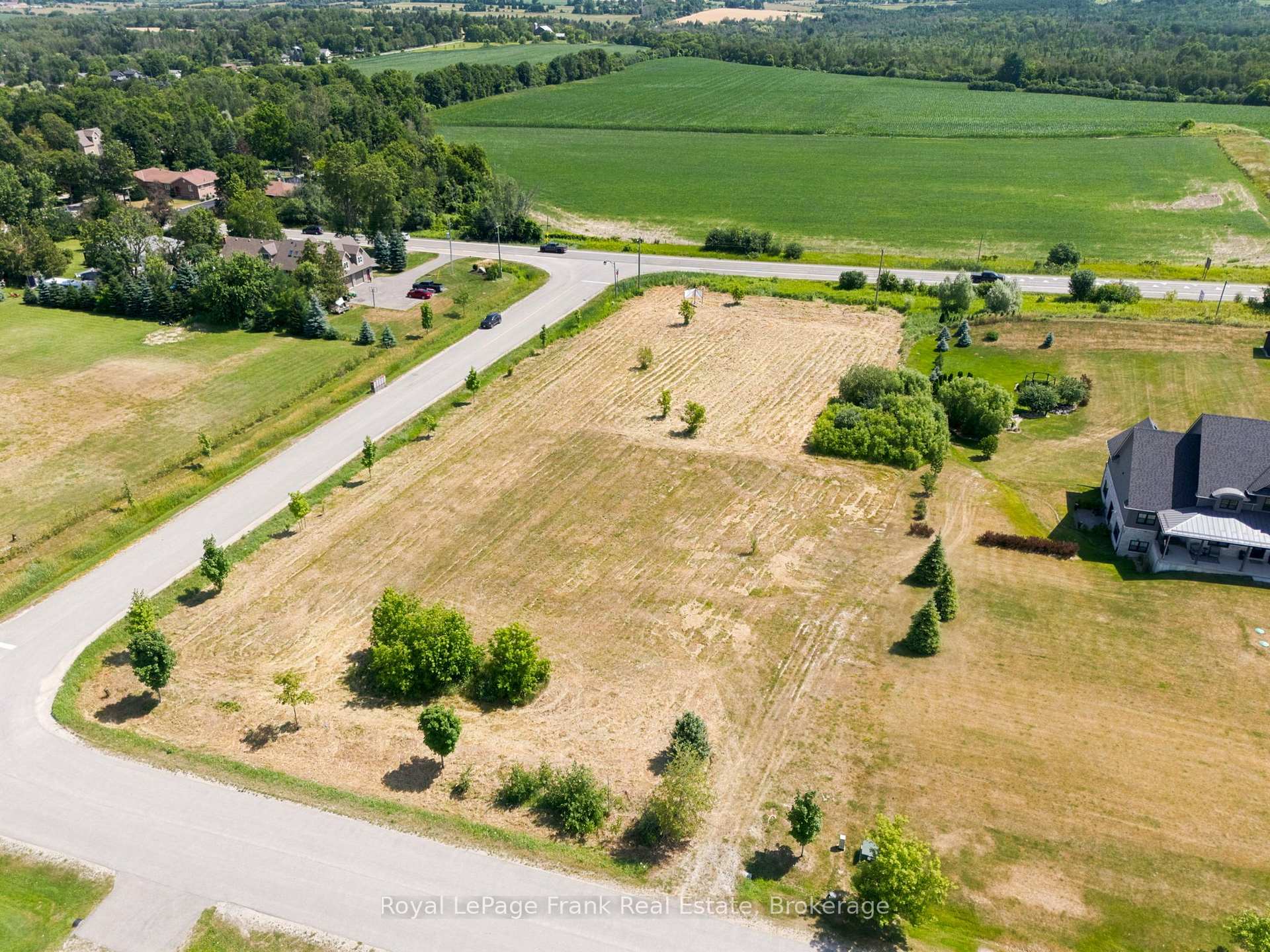 Photo 5 of 1 Bagshaw Crescent, Uxbridge, Rural Uxbridge — HOMEH