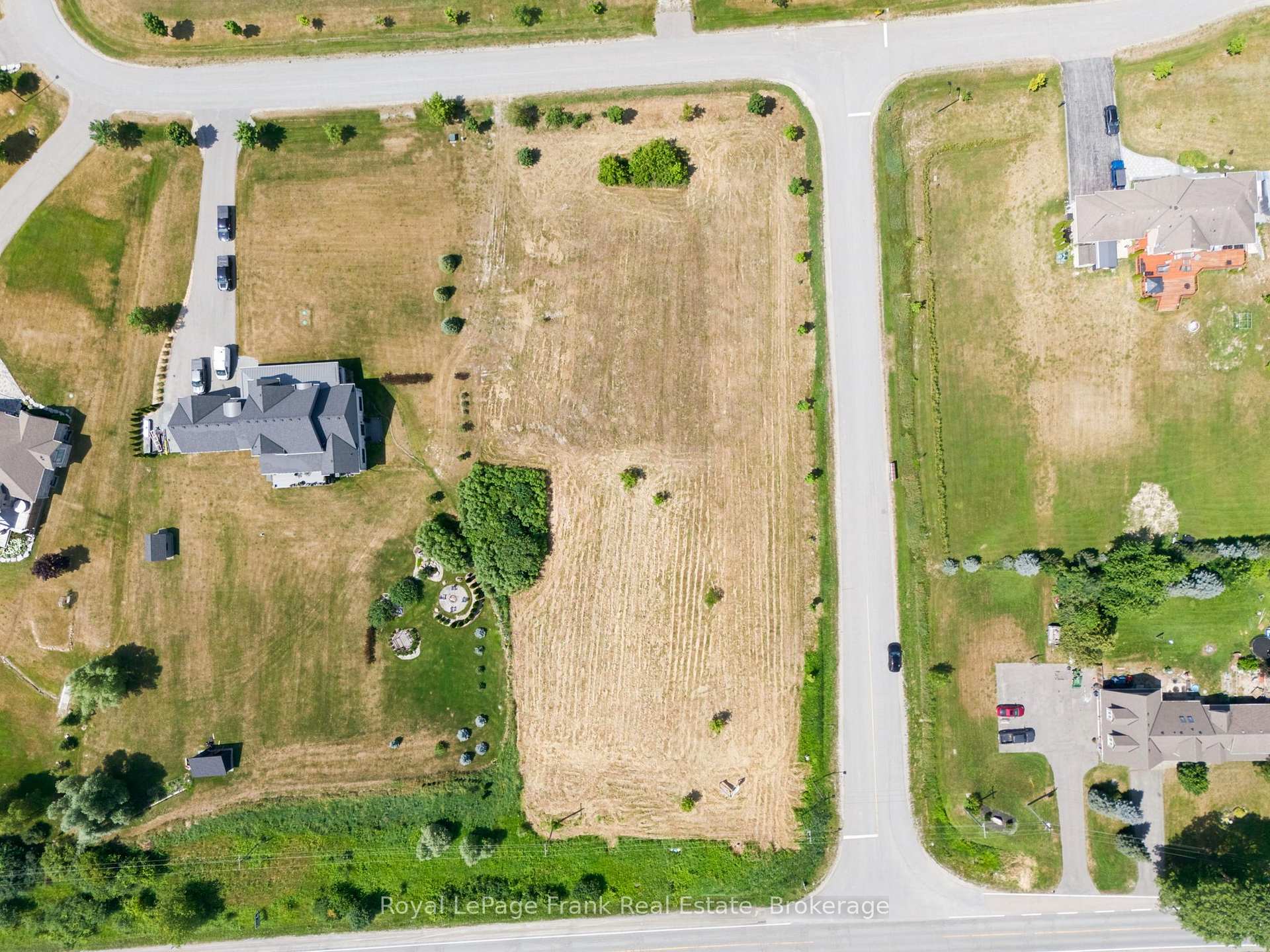 Photo 10 of 1 Bagshaw Crescent, Uxbridge, Rural Uxbridge — HOMEH