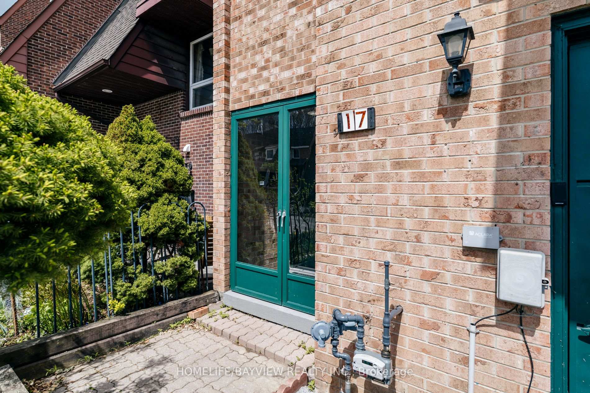 Photo 2 of 17 Stoneham Road, Etobicoke, Eringate-Centennial-West Deane — HOMEH