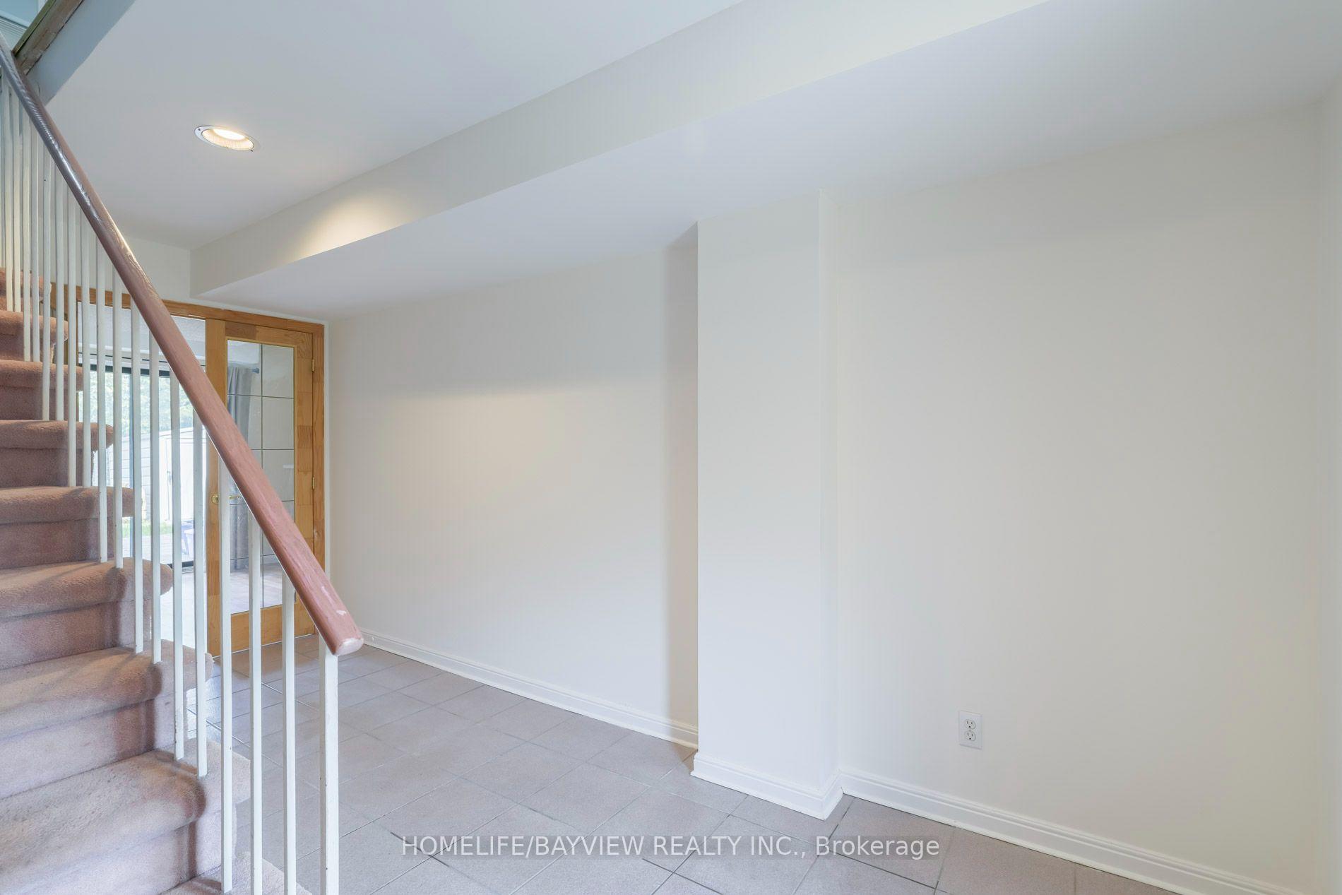 Photo 3 of 17 Stoneham Road, Etobicoke, Eringate-Centennial-West Deane — HOMEH