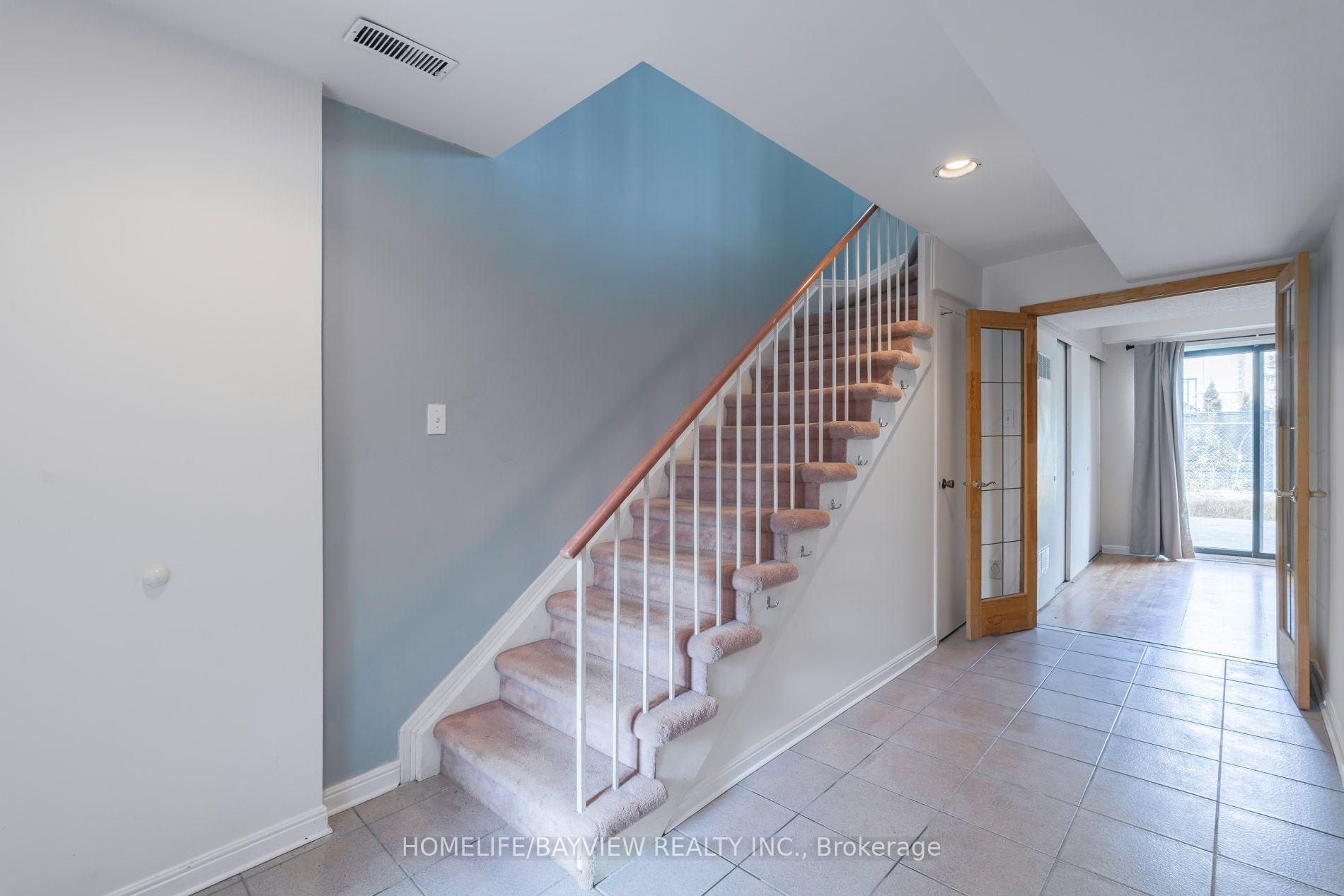 Photo 4 of 17 Stoneham Road, Etobicoke, Eringate-Centennial-West Deane — HOMEH