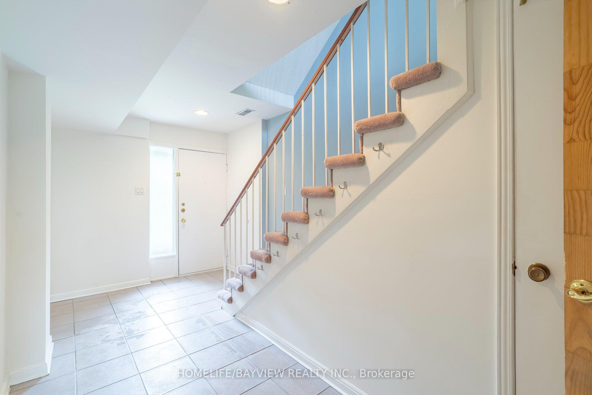 Photo 5 of 17 Stoneham Road, Etobicoke, Eringate-Centennial-West Deane — HOMEH