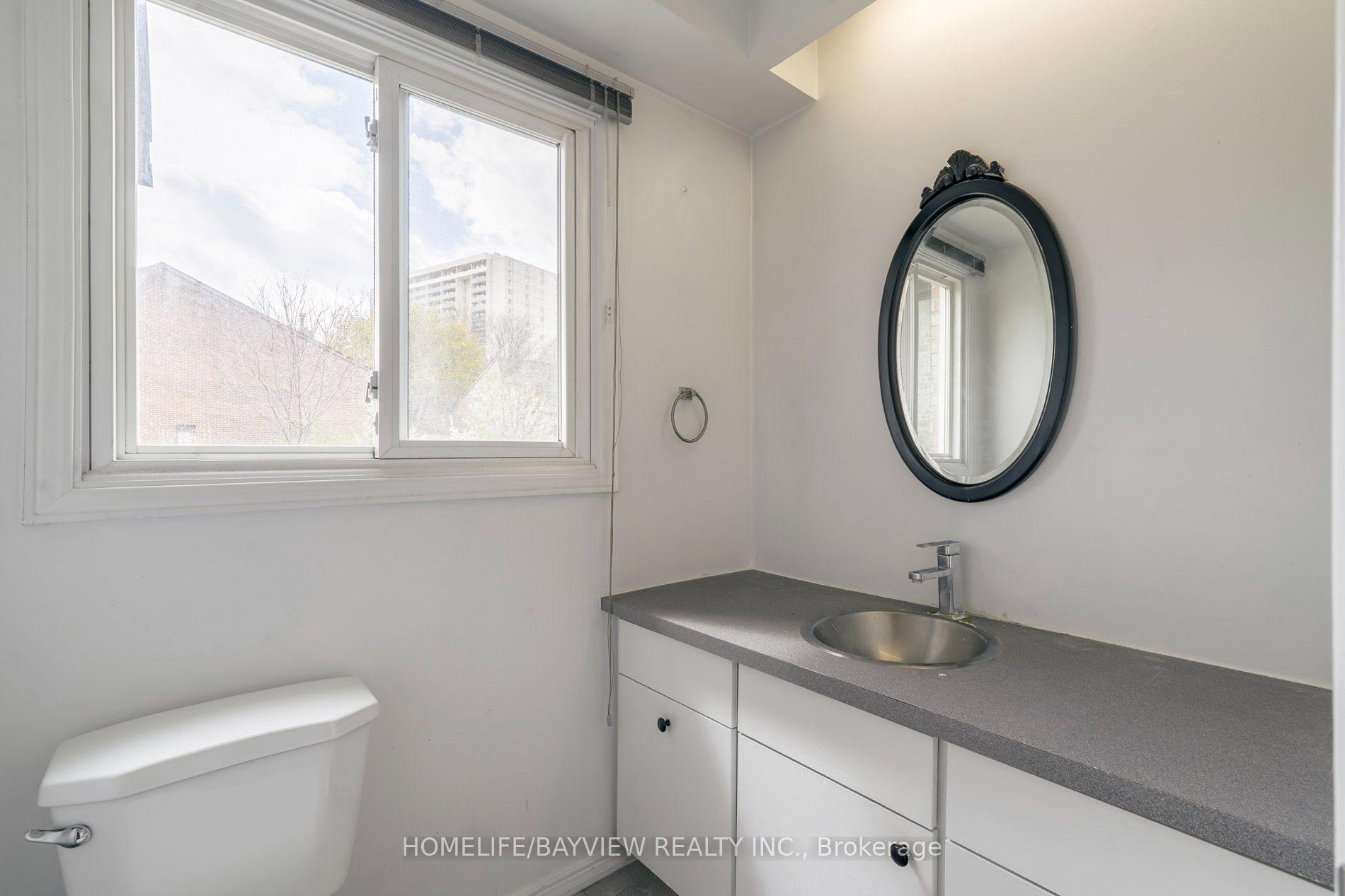 Photo 18 of 17 Stoneham Road, Etobicoke, Eringate-Centennial-West Deane — HOMEH