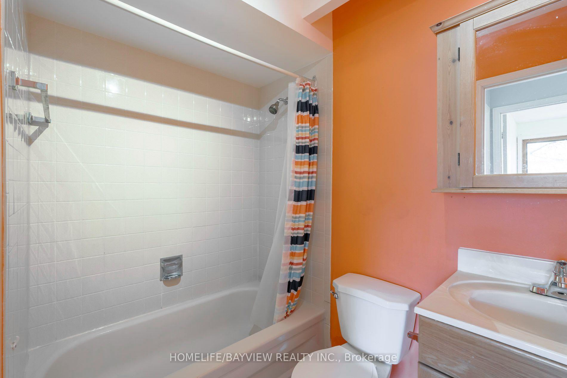 Photo 30 of 17 Stoneham Road, Etobicoke, Eringate-Centennial-West Deane — HOMEH
