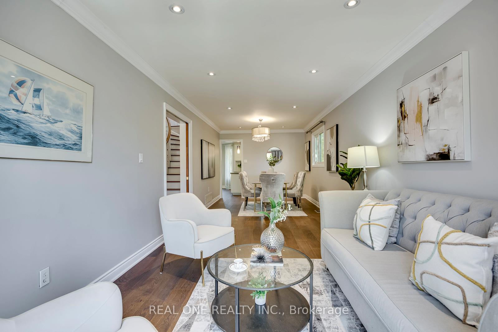 Photo 8 of 32 Roslo Court, Oakville, College Park — HOMEH