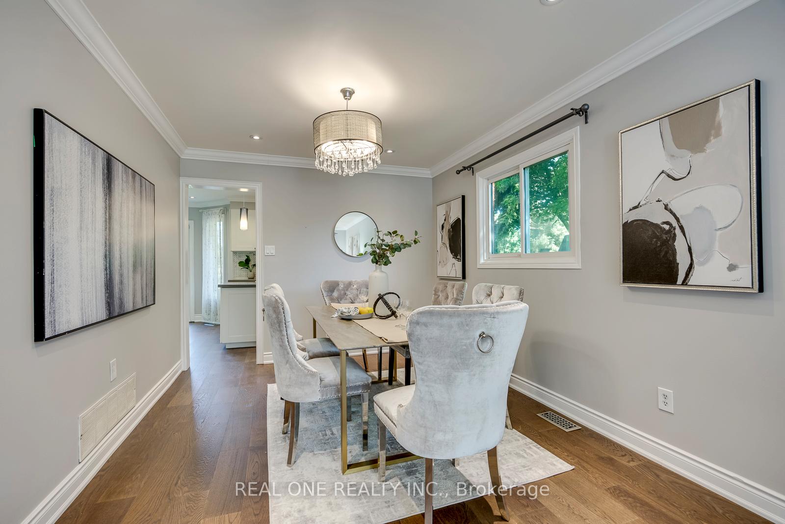 Photo 9 of 32 Roslo Court, Oakville, College Park — HOMEH