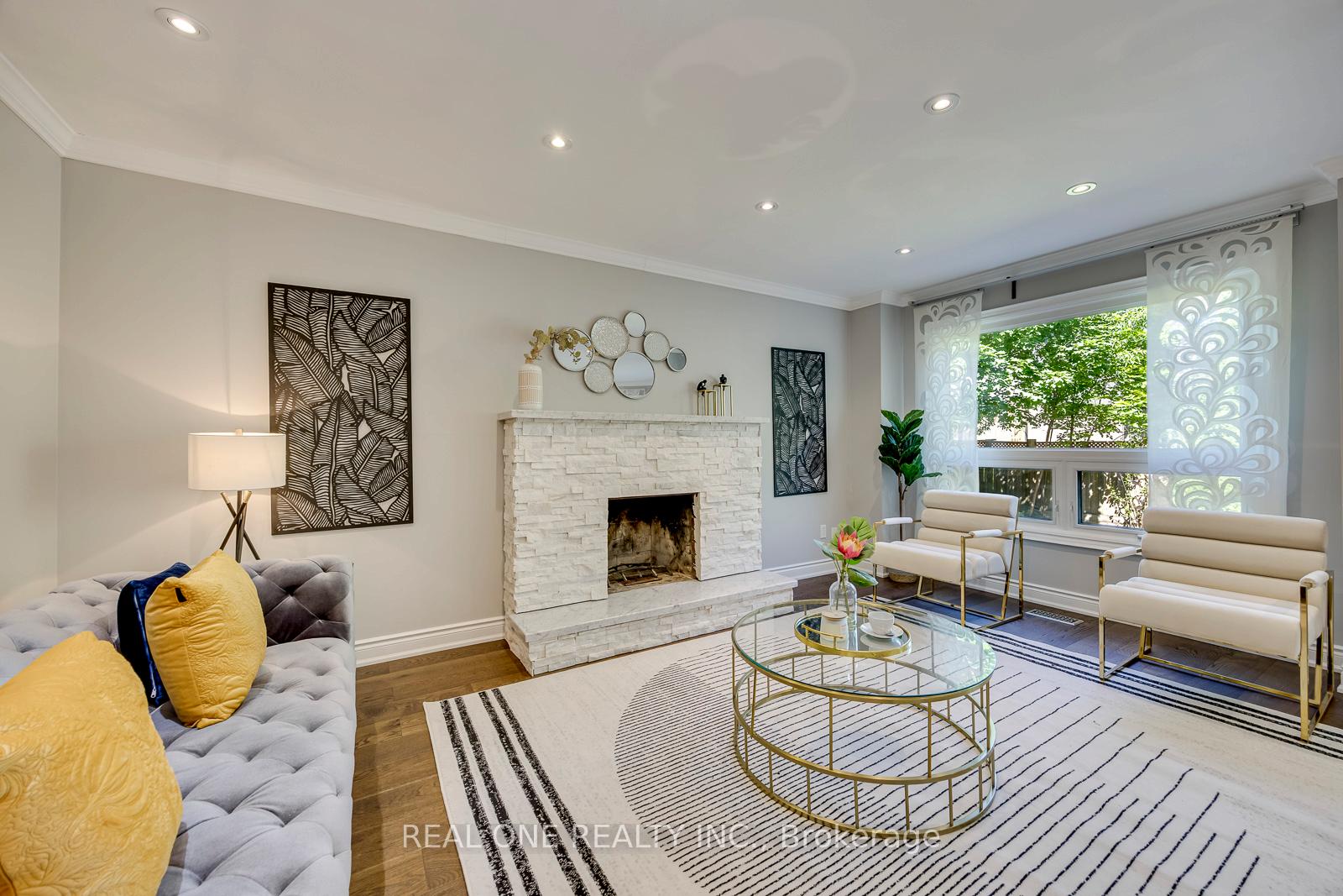 Photo 11 of 32 Roslo Court, Oakville, College Park — HOMEH
