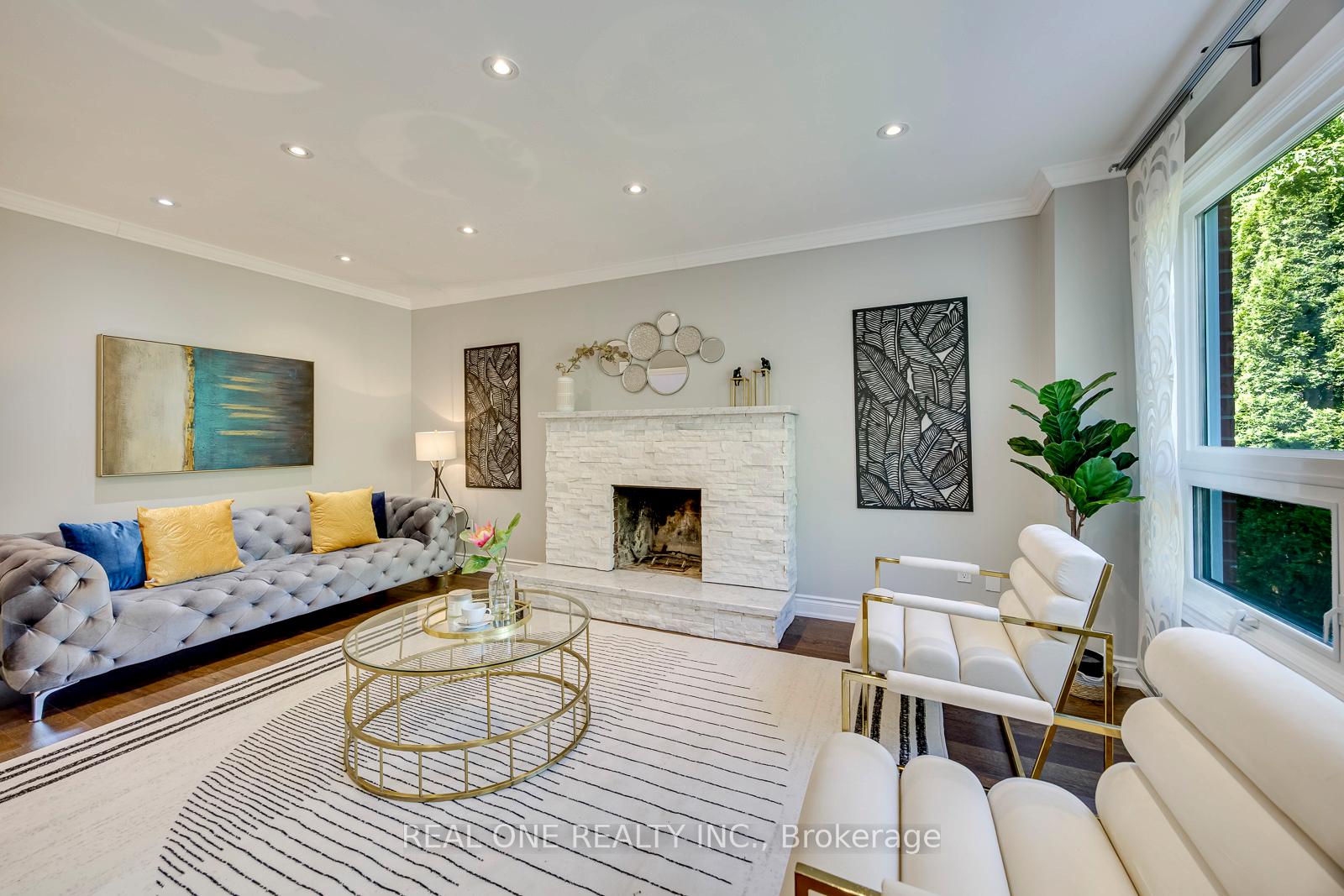Photo 12 of 32 Roslo Court, Oakville, College Park — HOMEH