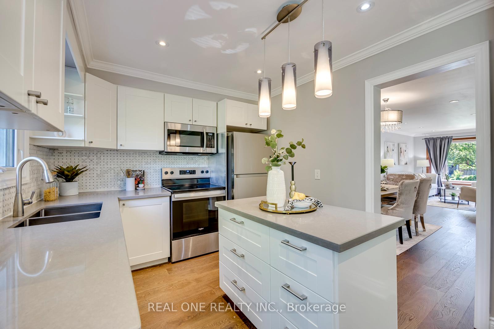 Photo 16 of 32 Roslo Court, Oakville, College Park — HOMEH
