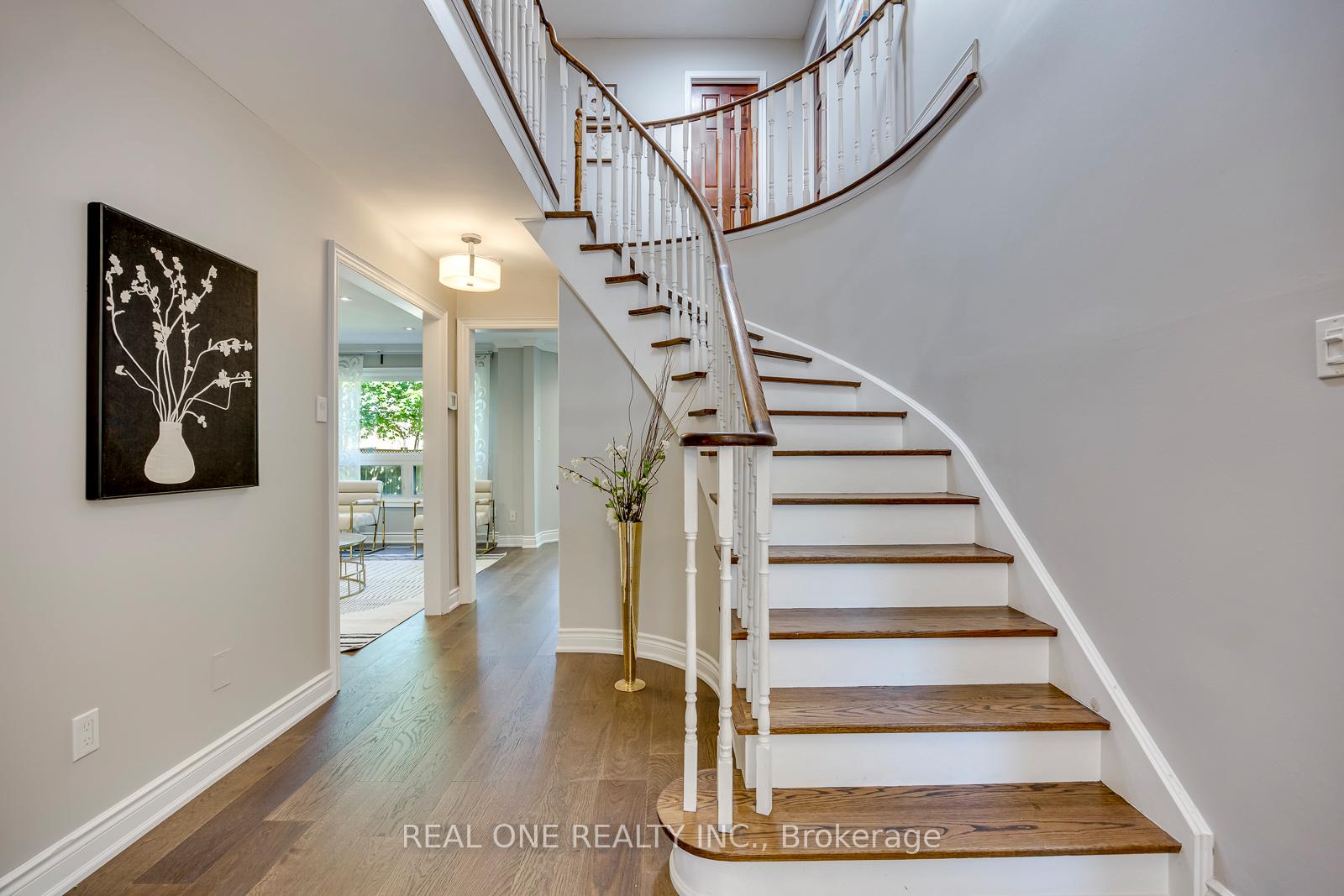 Photo 23 of 32 Roslo Court, Oakville, College Park — HOMEH