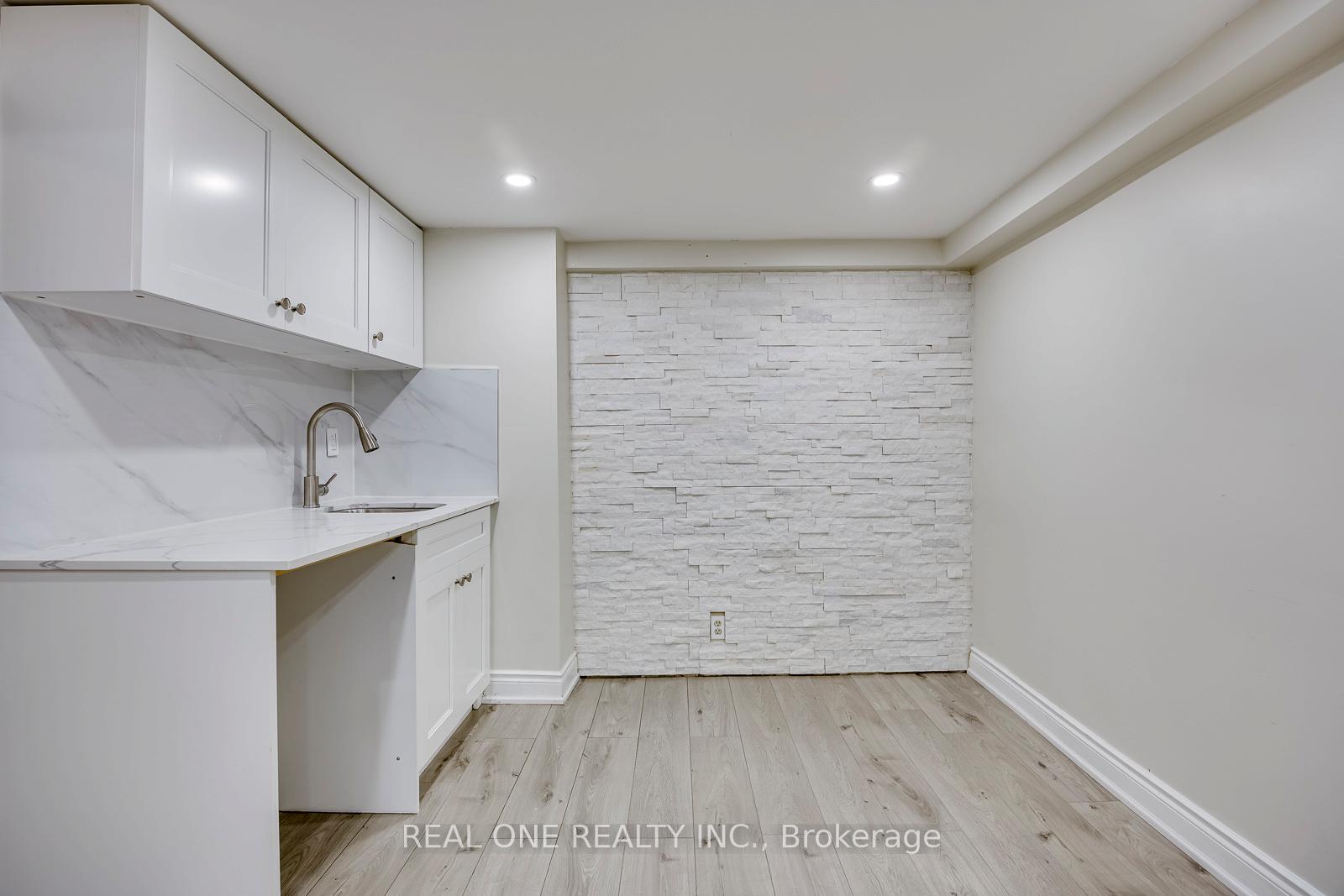 Photo 37 of 32 Roslo Court, Oakville, College Park — HOMEH