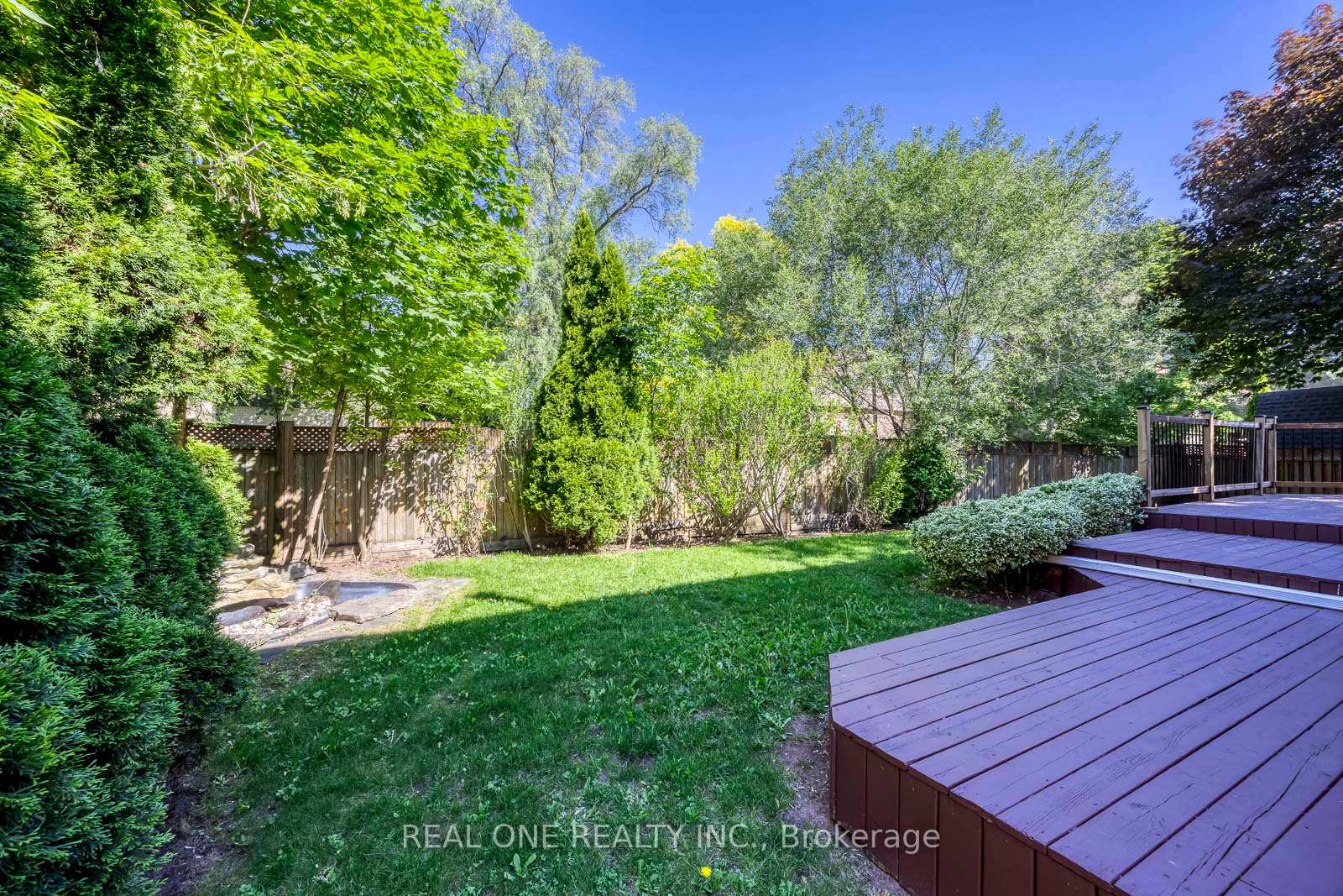 Photo 42 of 32 Roslo Court, Oakville, College Park — HOMEH