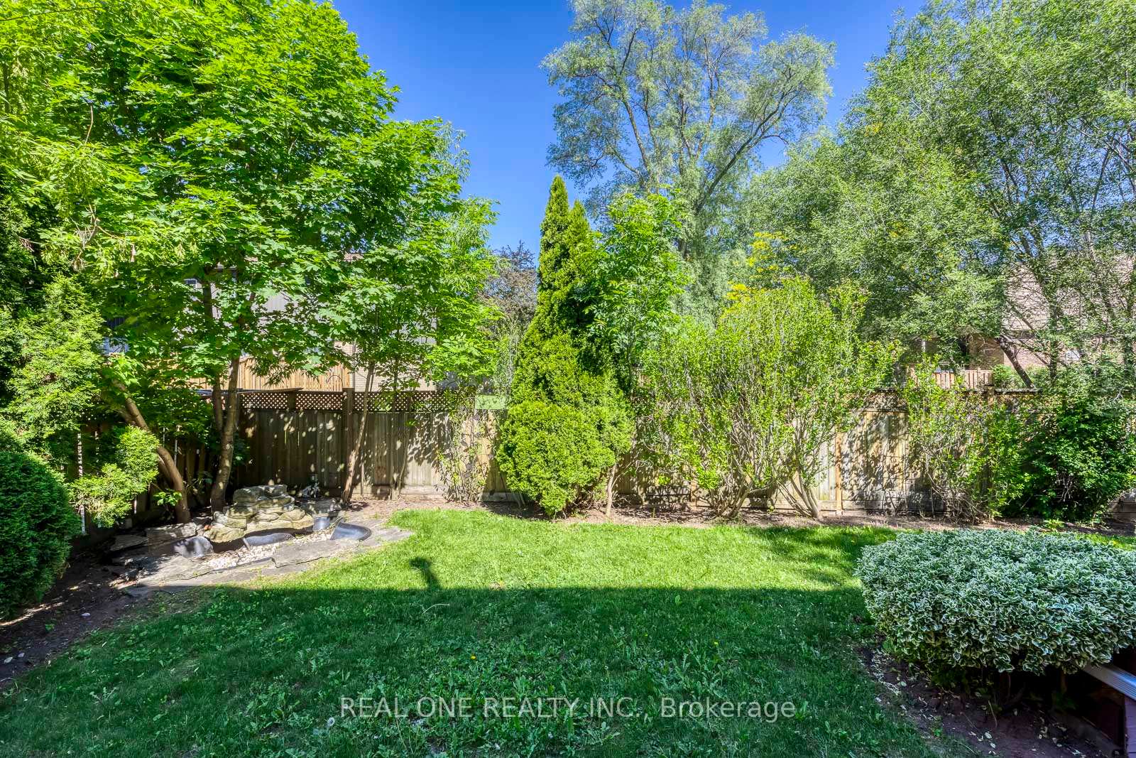 Photo 43 of 32 Roslo Court, Oakville, College Park — HOMEH