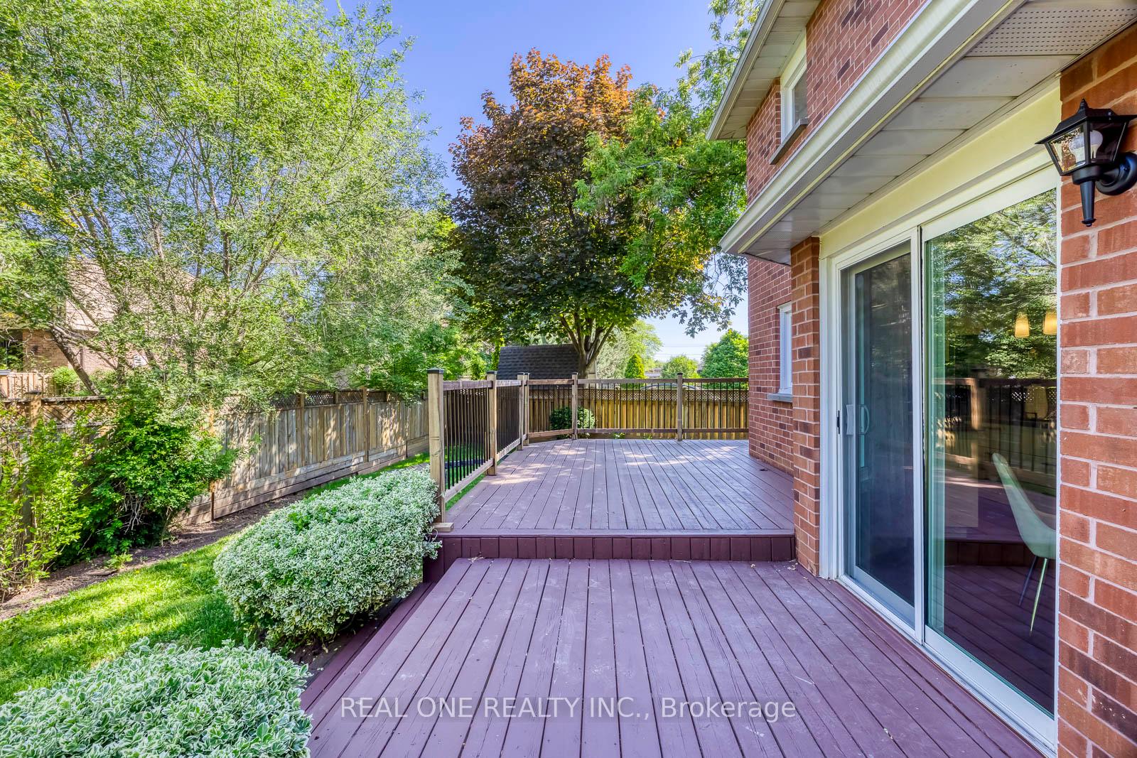 Photo 45 of 32 Roslo Court, Oakville, College Park — HOMEH