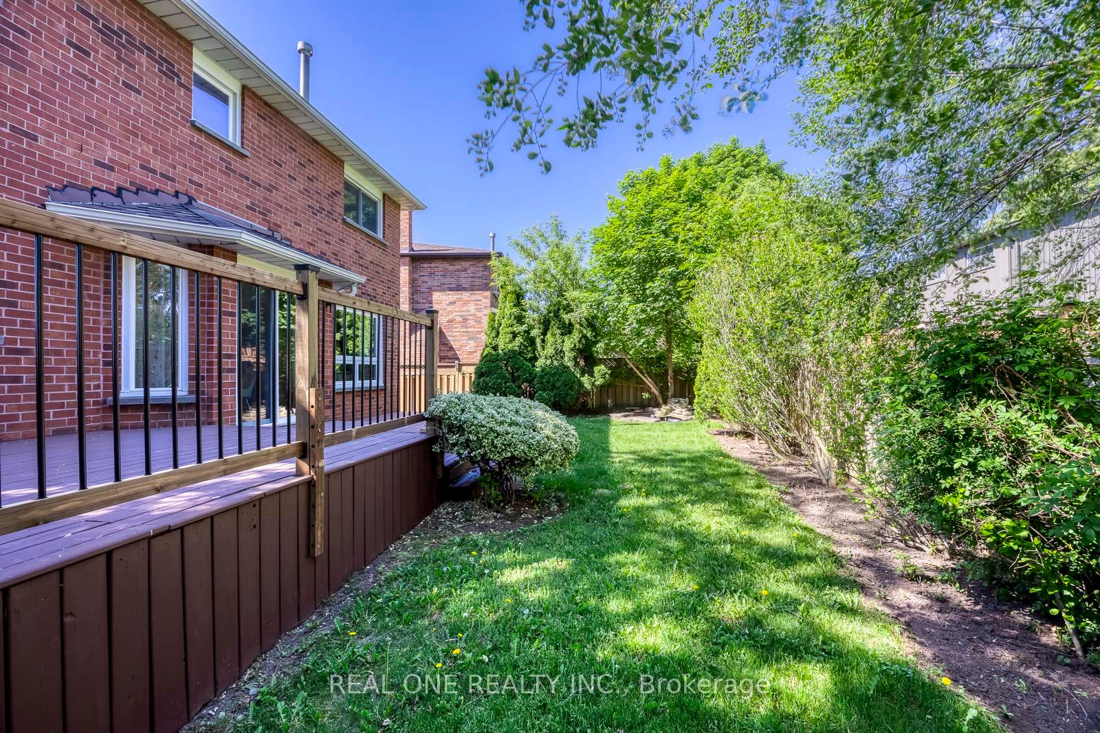 Photo 49 of 32 Roslo Court, Oakville, College Park — HOMEH
