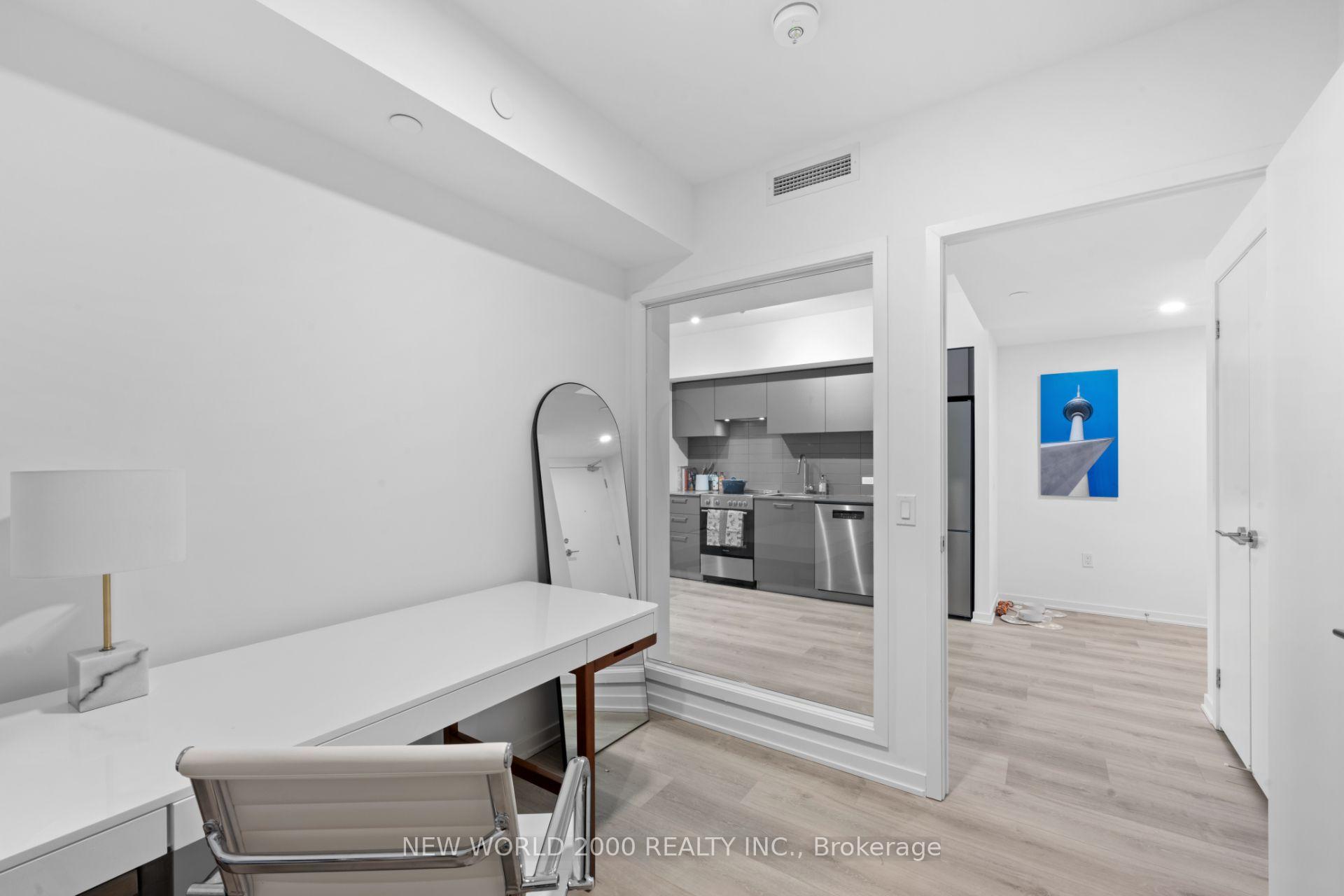 Photo 7 of Unit 411, 101 Roehampton Avenue, Toronto, Mount Pleasant West — HOMEH