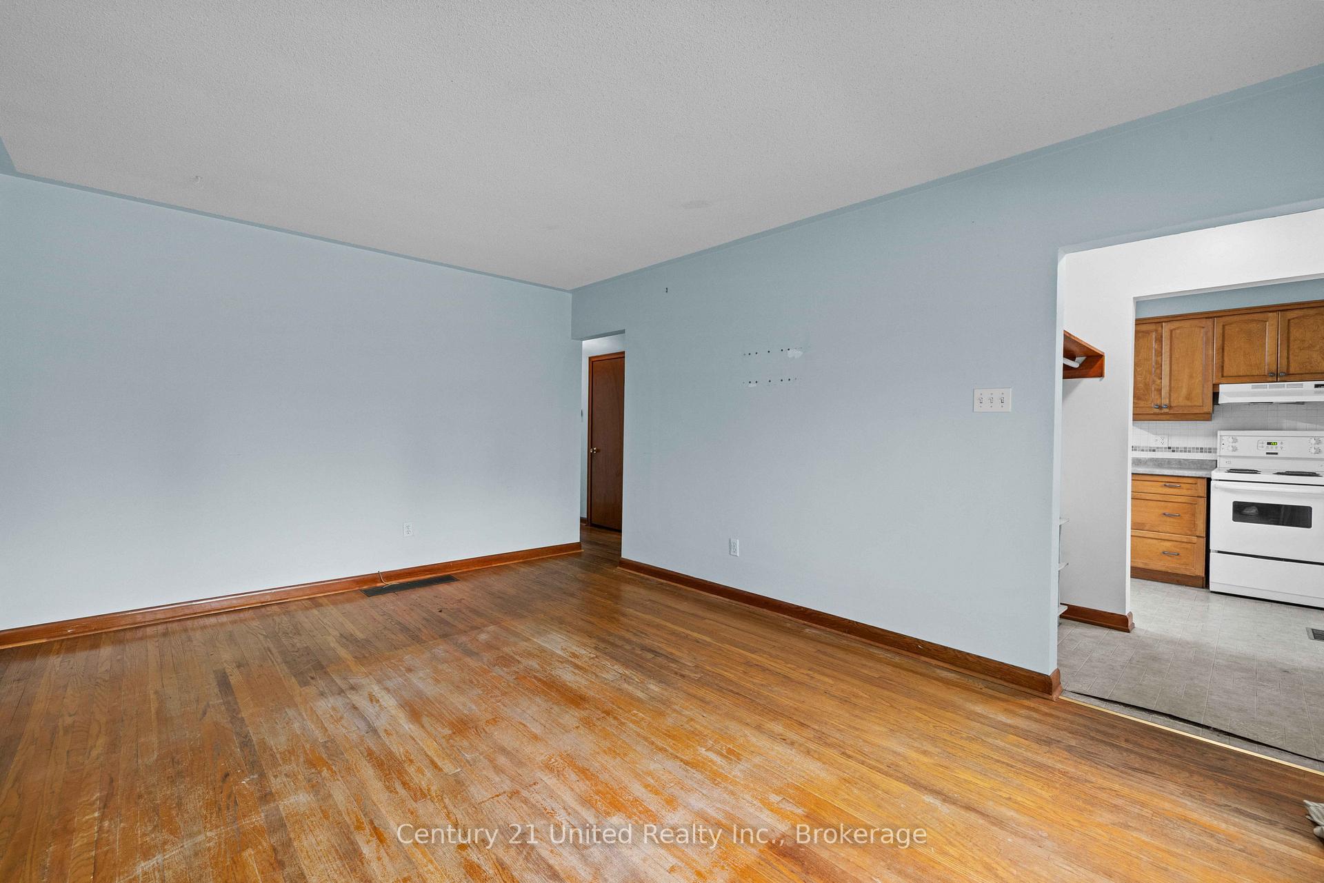 Photo 4 of 377 Chesterfield Avenue, Peterborough, Northcrest Ward 5 — HOMEH