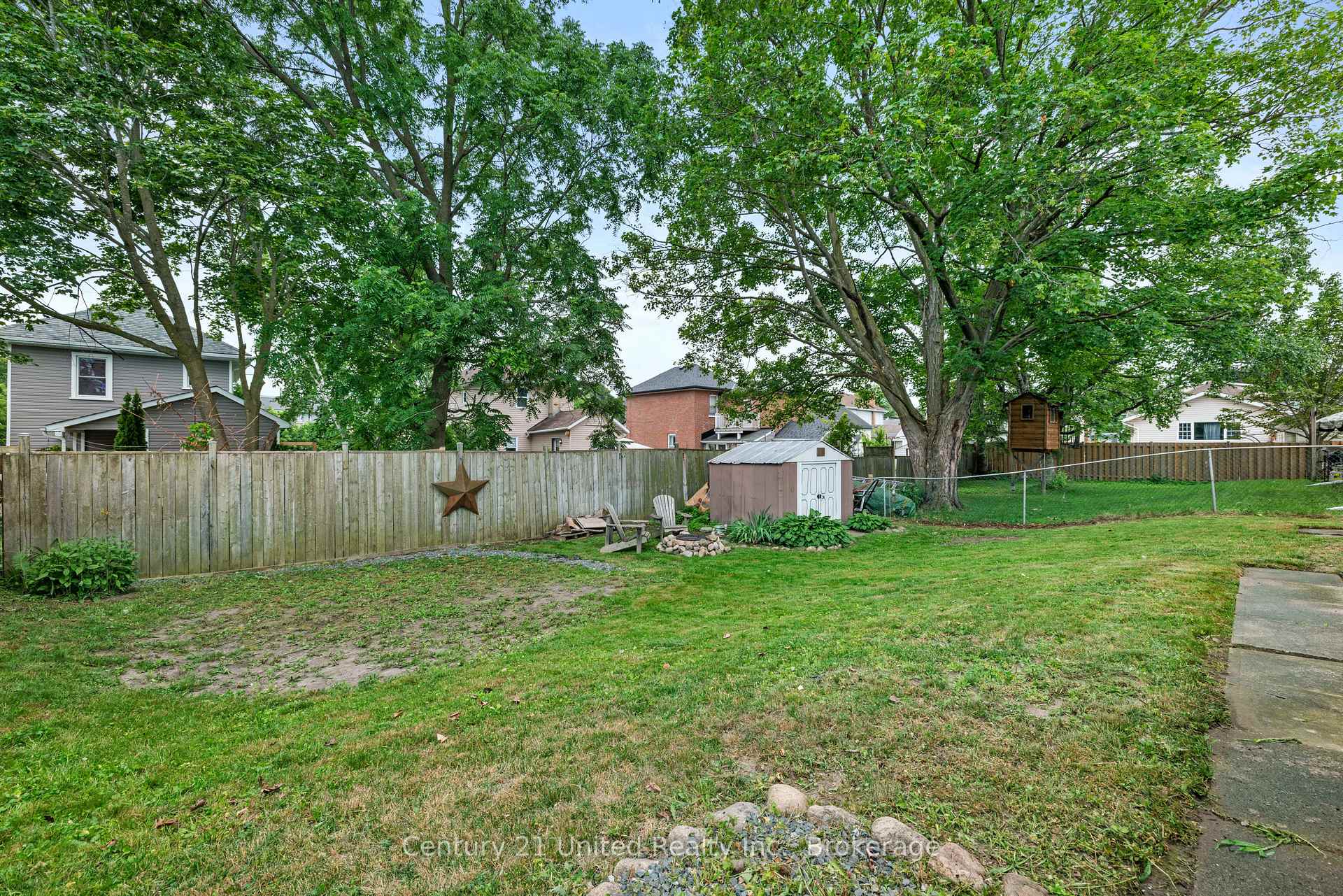 Photo 24 of 377 Chesterfield Avenue, Peterborough, Northcrest Ward 5 — HOMEH