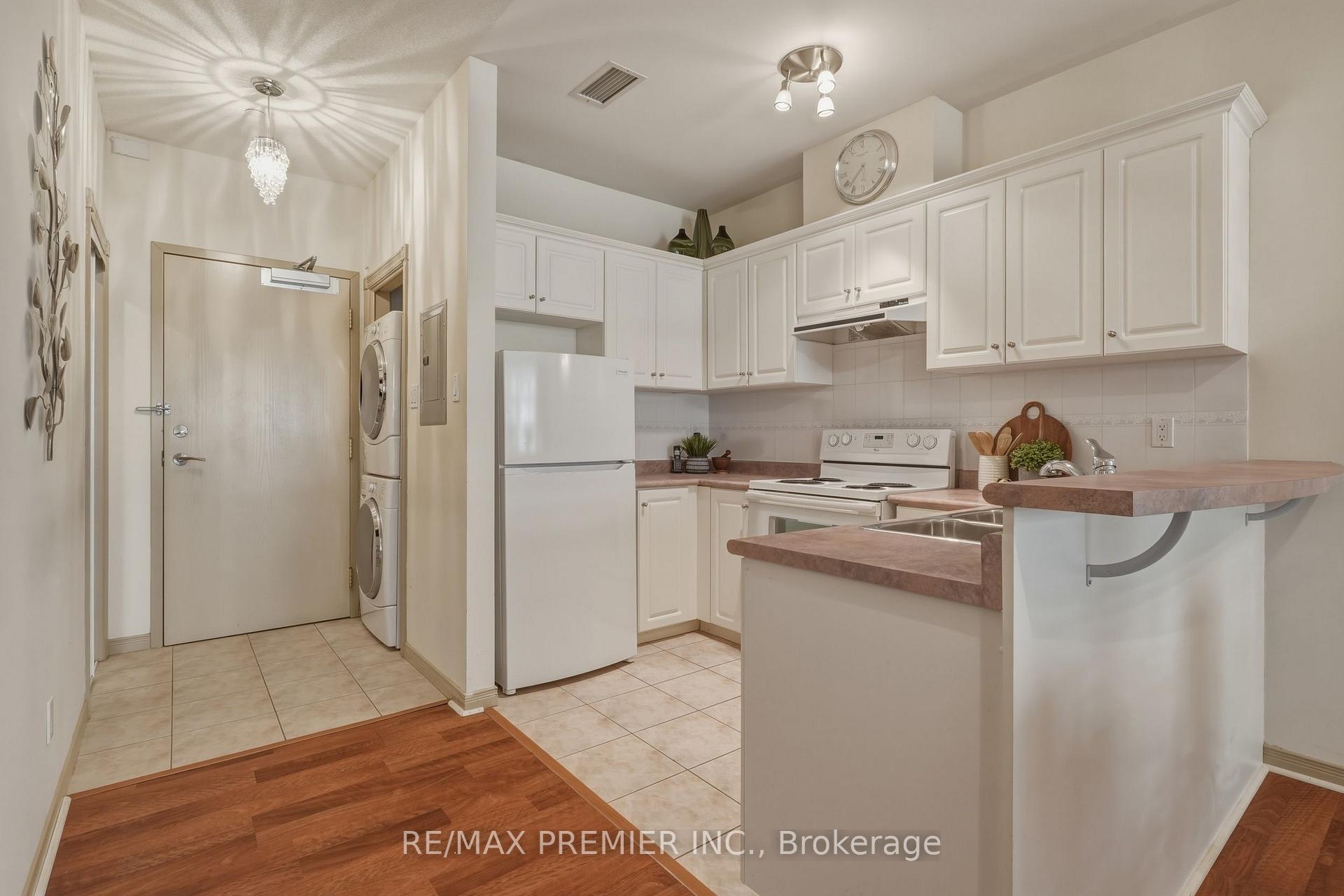 Photo 5 of Unit 704, 393 King Street W, Toronto, Waterfront Communities — HOMEH
