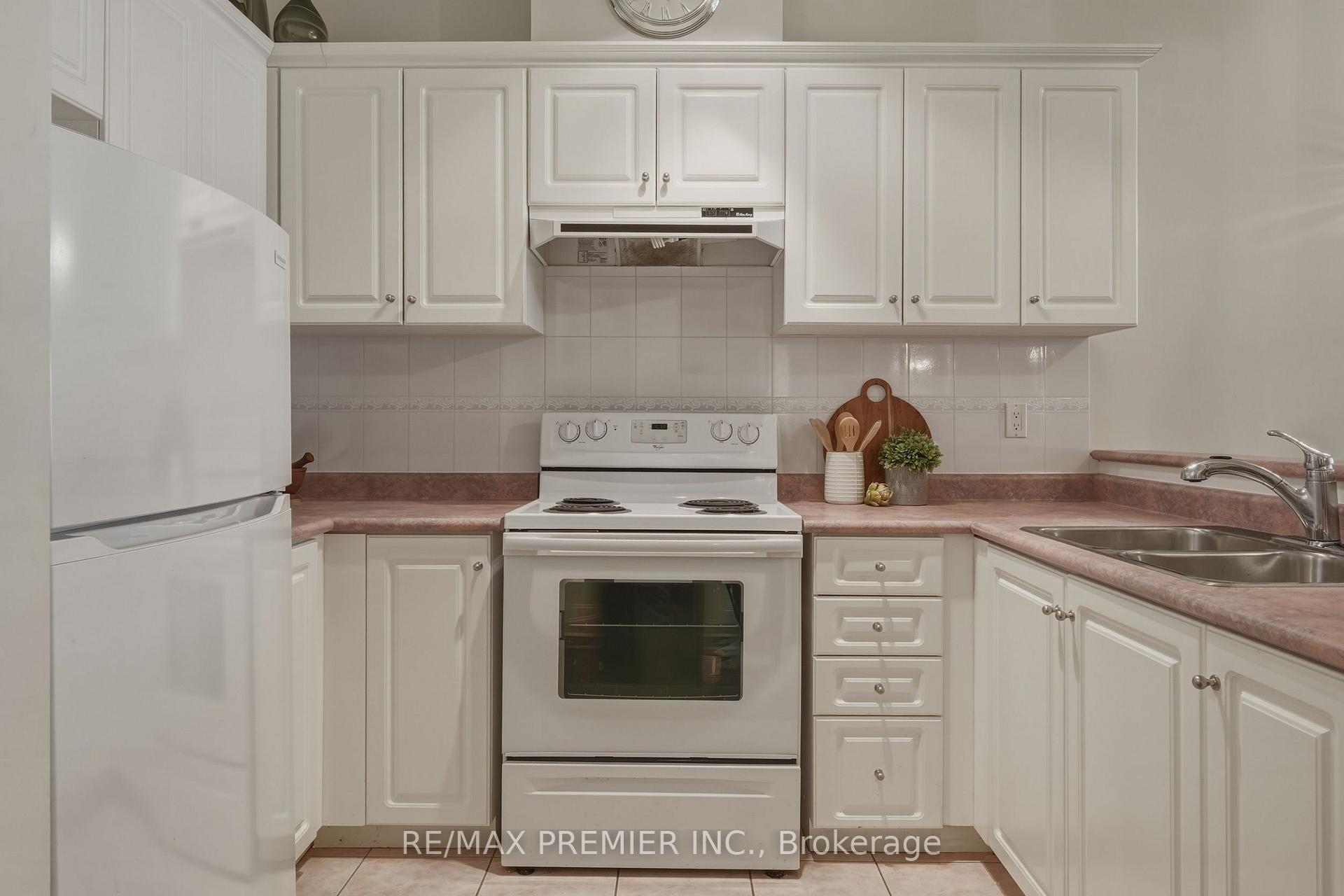 Photo 6 of Unit 704, 393 King Street W, Toronto, Waterfront Communities — HOMEH