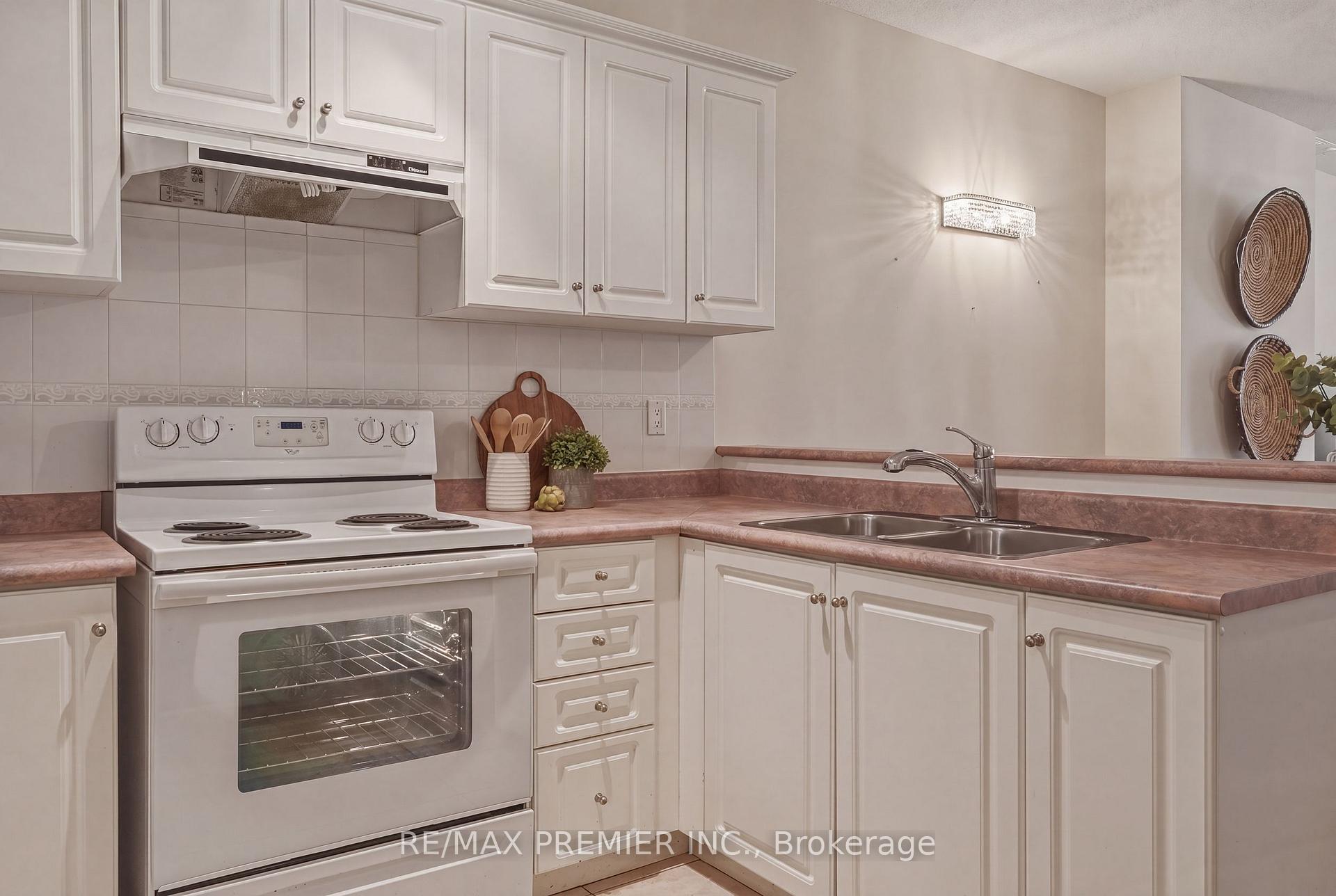 Photo 7 of Unit 704, 393 King Street W, Toronto, Waterfront Communities — HOMEH