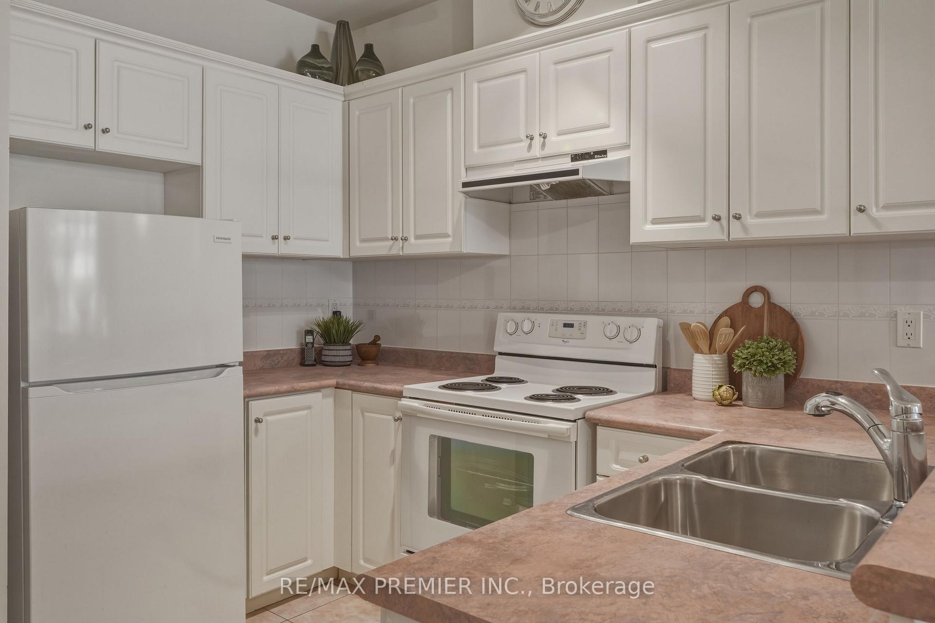 Photo 8 of Unit 704, 393 King Street W, Toronto, Waterfront Communities — HOMEH
