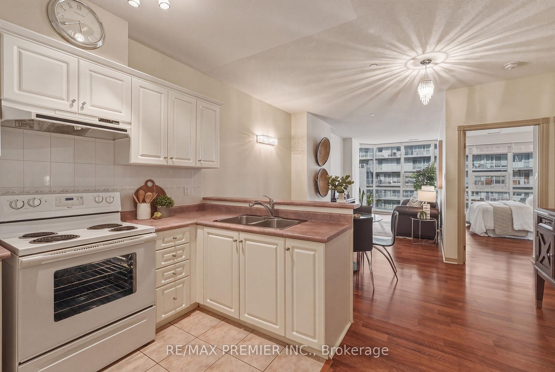 Photo 9 of Unit 704, 393 King Street W, Toronto, Waterfront Communities — HOMEH