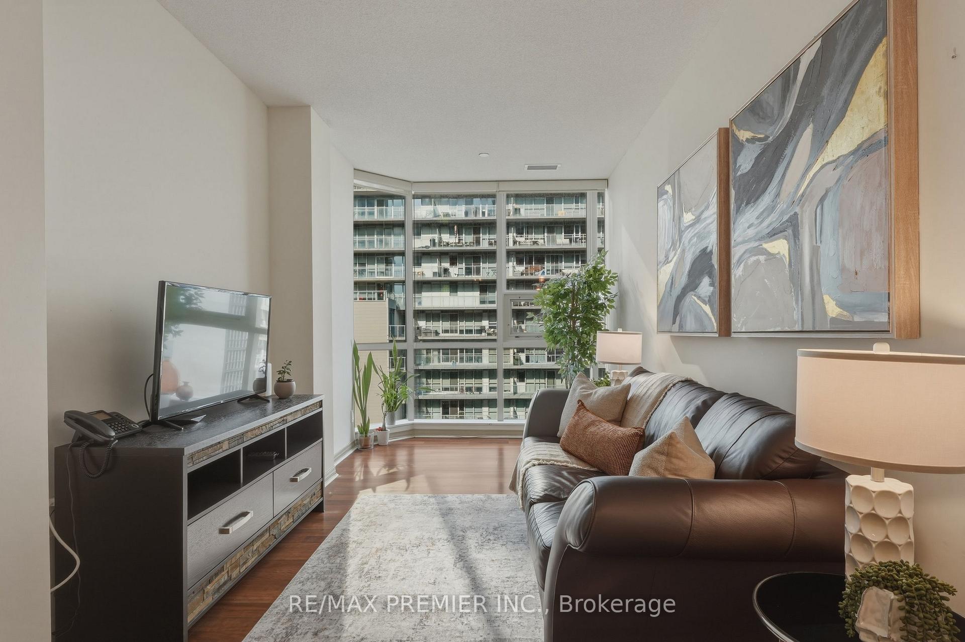 Photo 13 of Unit 704, 393 King Street W, Toronto, Waterfront Communities — HOMEH
