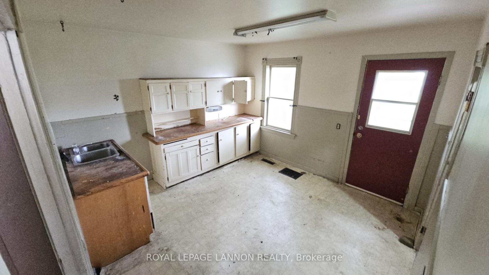 Photo 7 of 161 Amelia Street E, Thunder Bay, Westfort — HOMEH