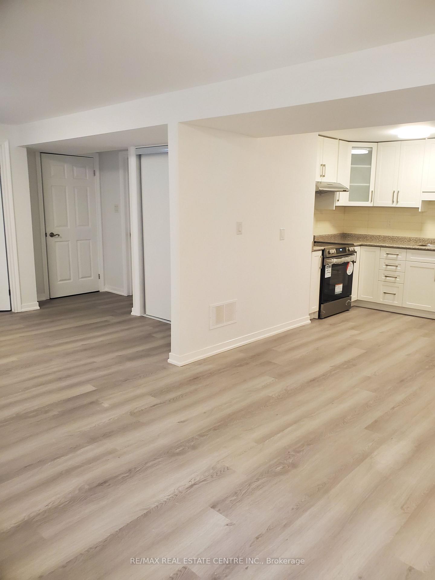 Photo 4 of Unit Basement, 1118 Lambton Drive, Oakville, Clearview — HOMEH