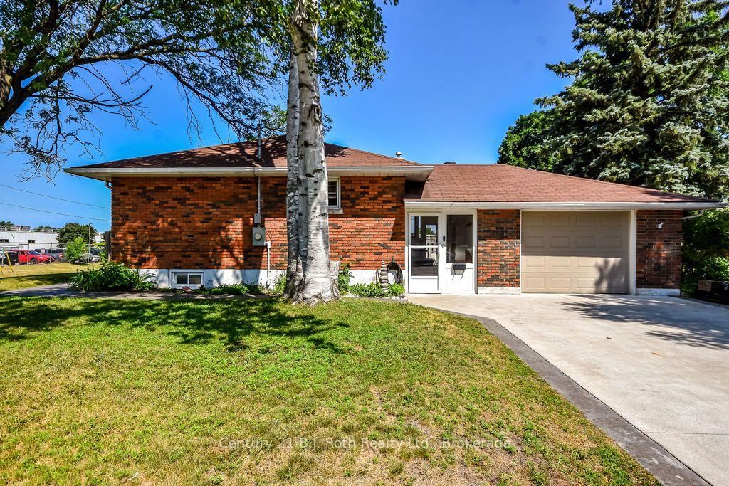 Photo 2 of 449 Irwin Street, Midland — HOMEH