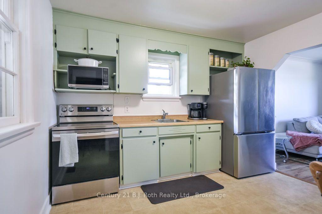 Photo 6 of 449 Irwin Street, Midland — HOMEH