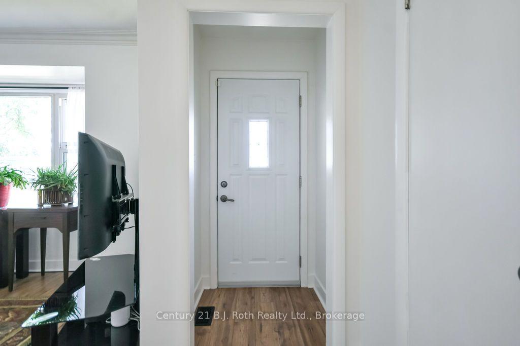 Photo 10 of 449 Irwin Street, Midland — HOMEH