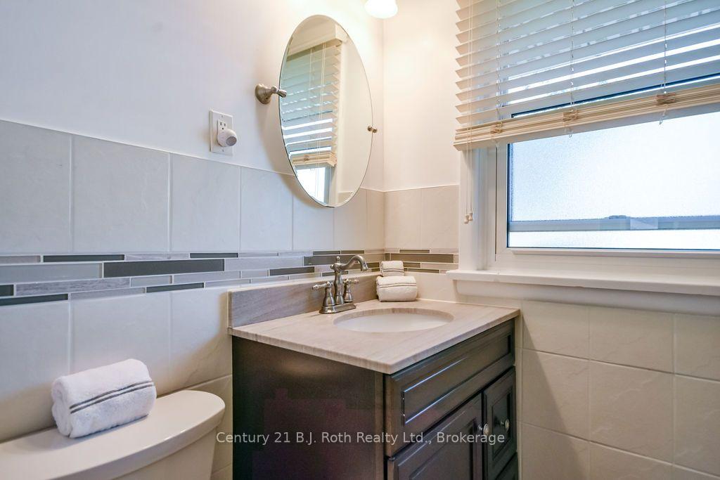 Photo 11 of 449 Irwin Street, Midland — HOMEH