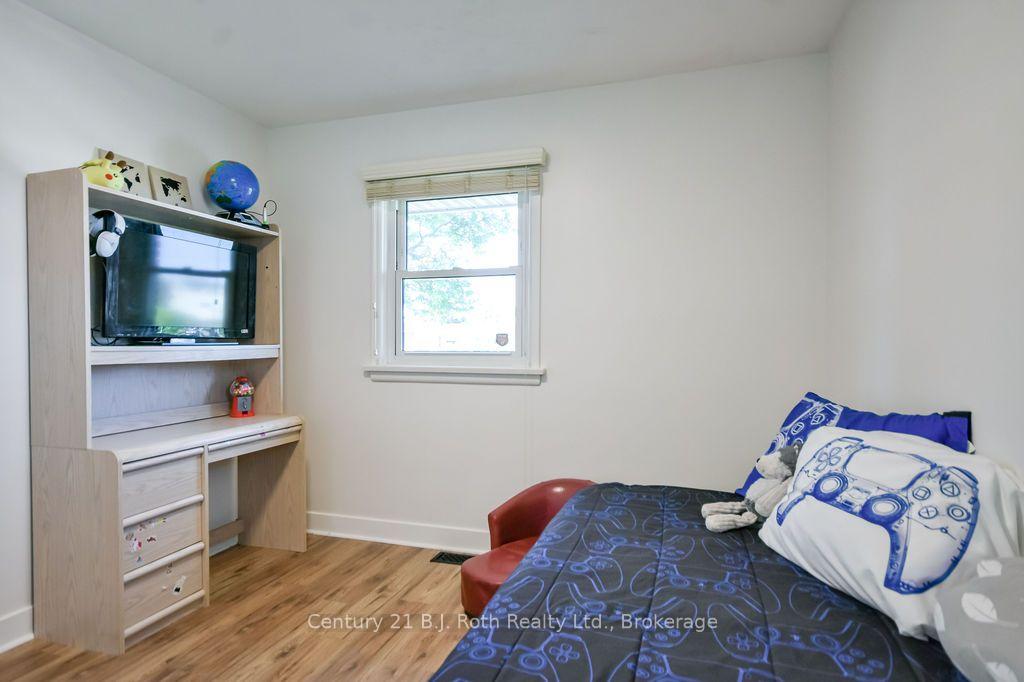 Photo 16 of 449 Irwin Street, Midland — HOMEH