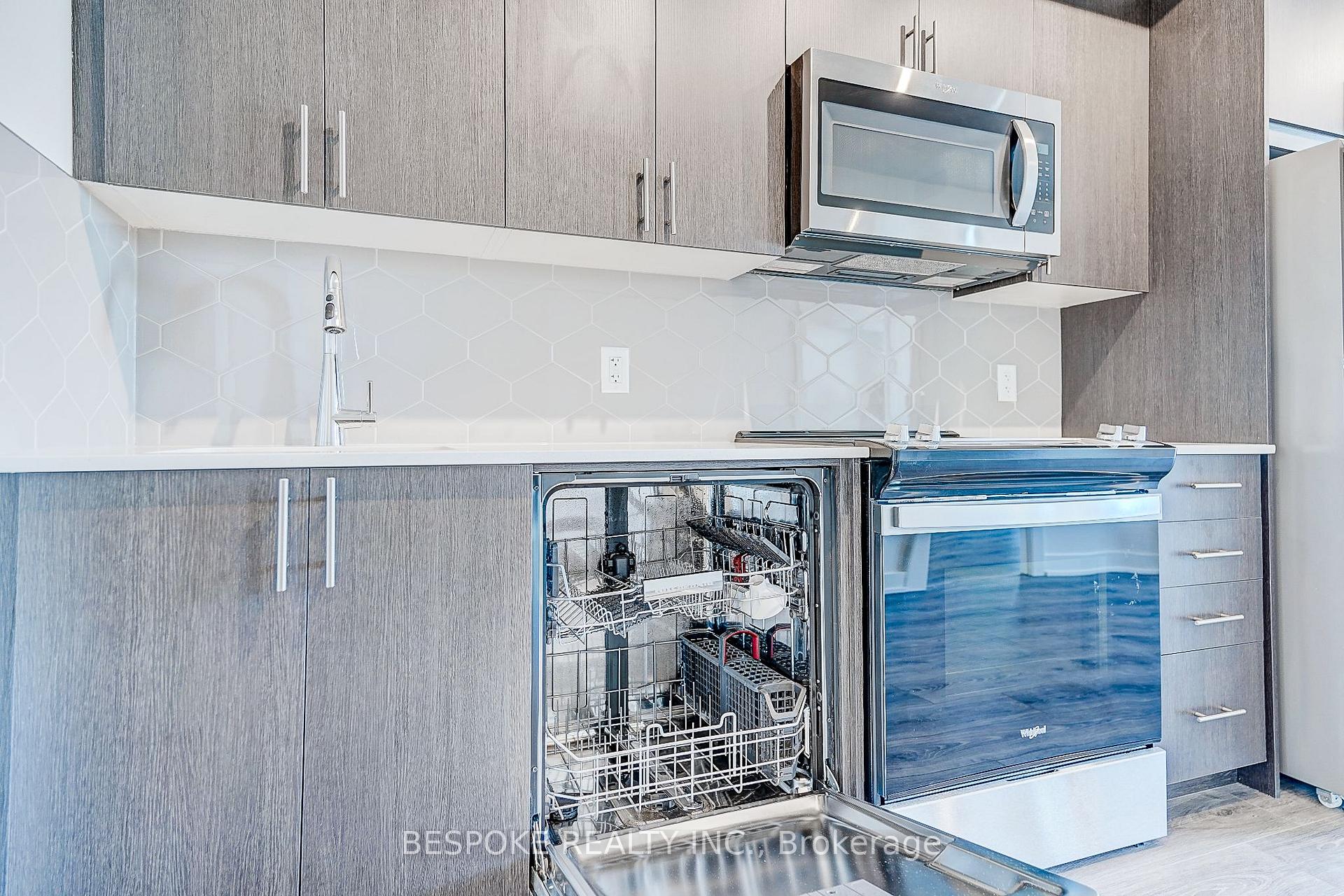Photo 9 of Unit 704, 2545 Simcoe Street N, Oshawa, Windfields — HOMEH