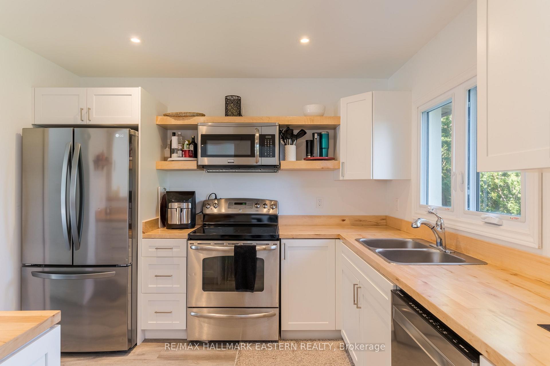 Photo 8 of 210 Maxwell Avenue, Peterborough, Ashburnham Ward 4 — HOMEH