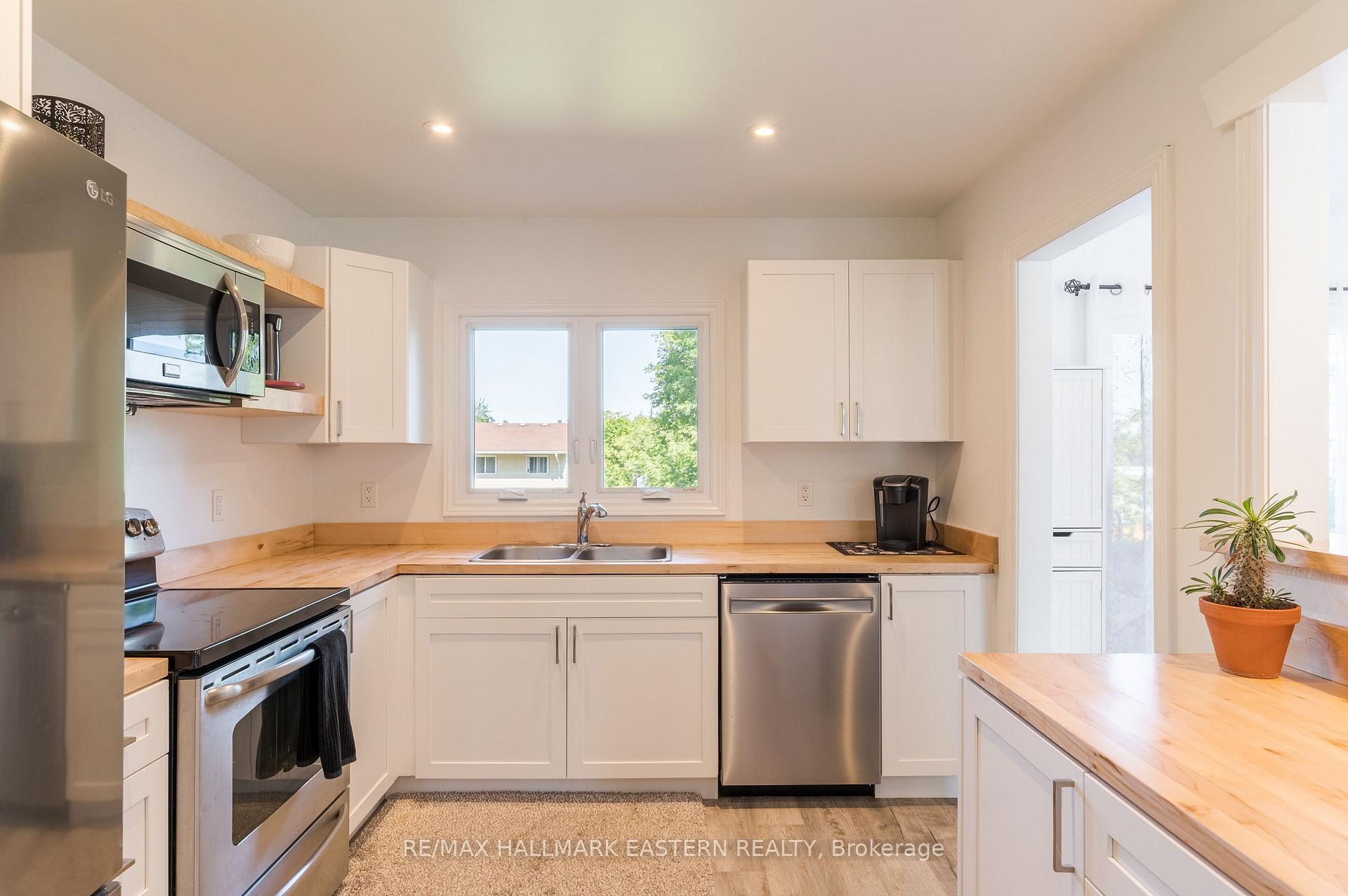 Photo 9 of 210 Maxwell Avenue, Peterborough, Ashburnham Ward 4 — HOMEH