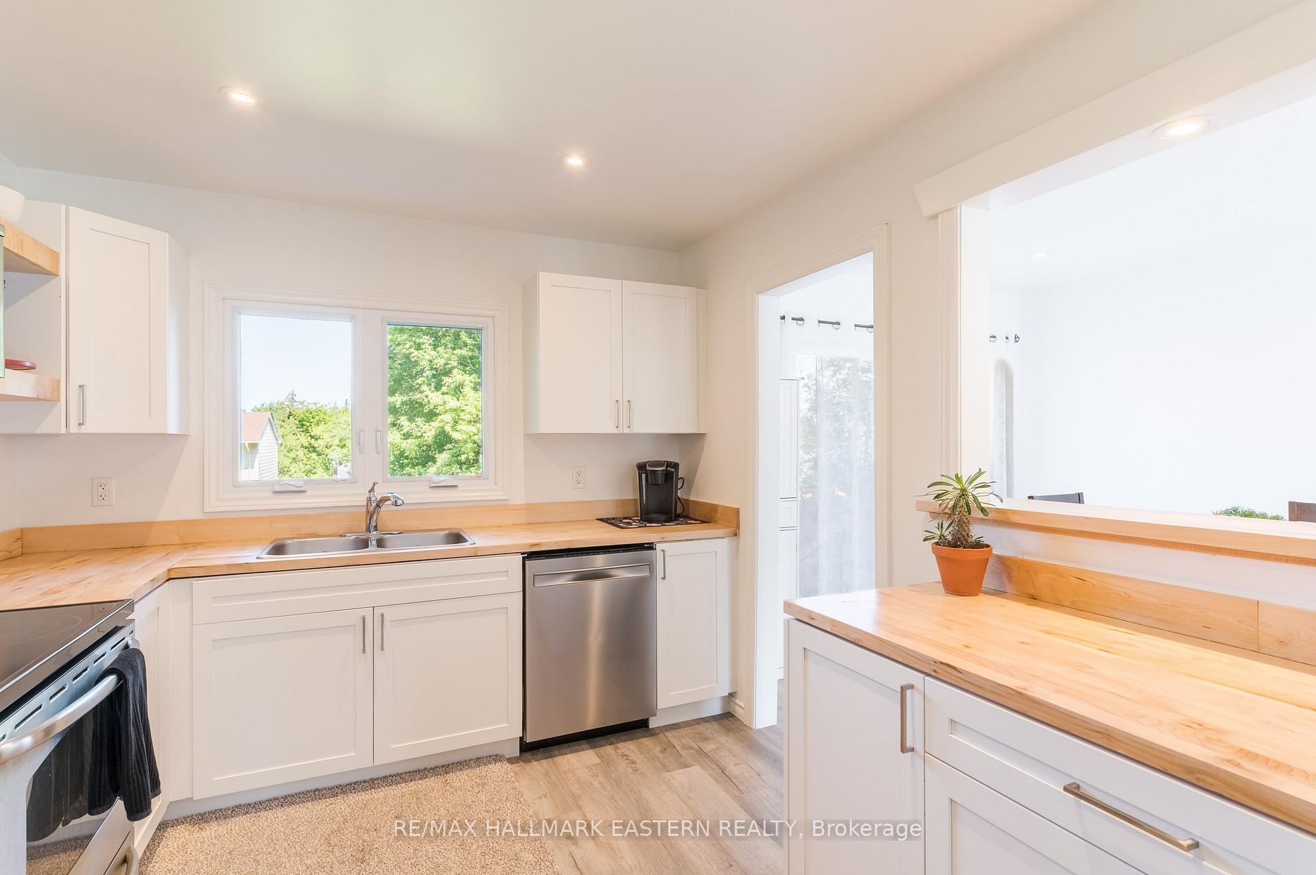 Photo 10 of 210 Maxwell Avenue, Peterborough, Ashburnham Ward 4 — HOMEH
