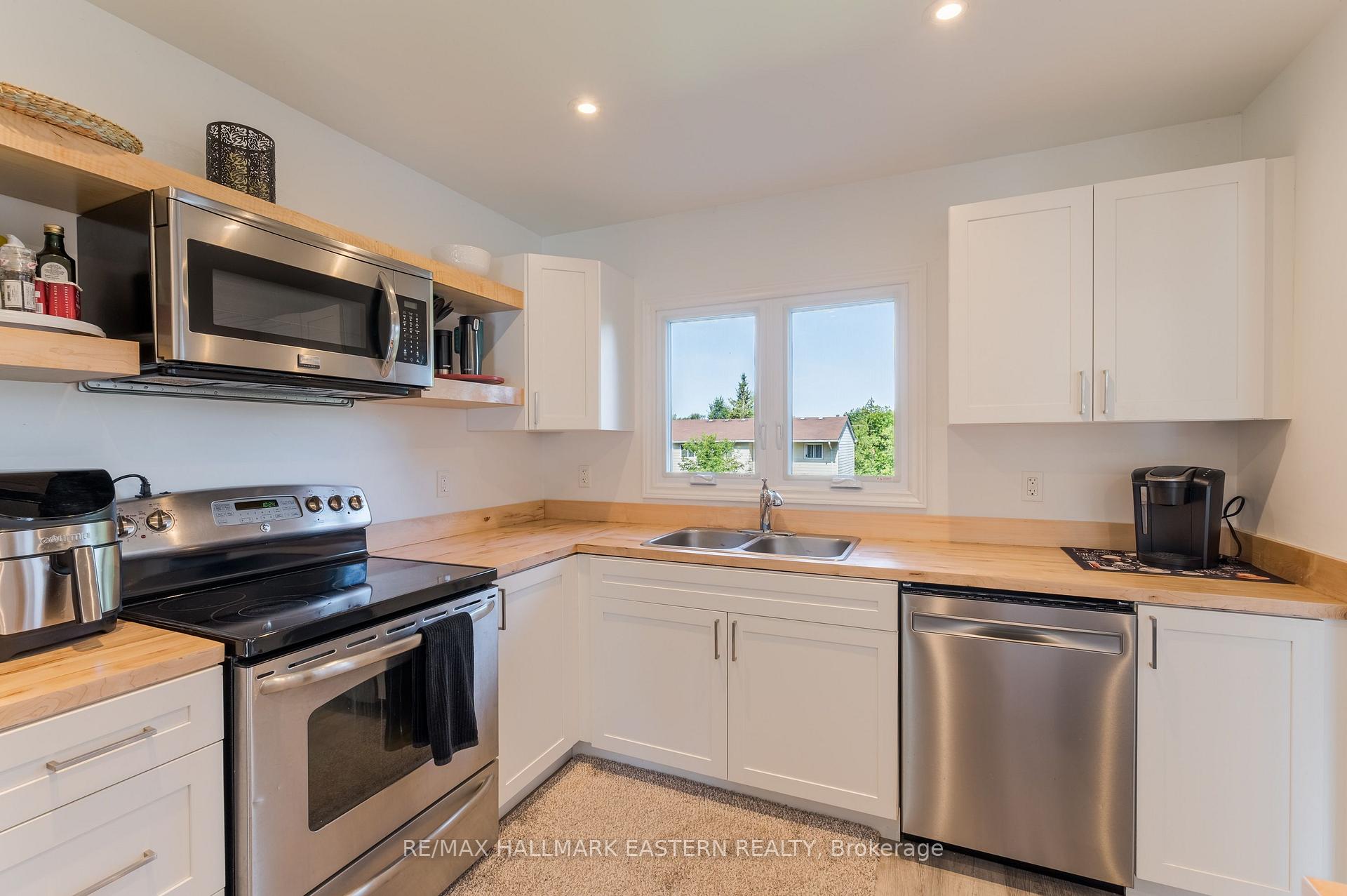 Photo 11 of 210 Maxwell Avenue, Peterborough, Ashburnham Ward 4 — HOMEH