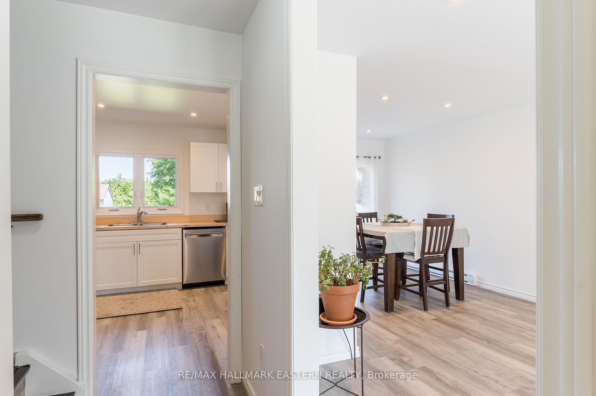 Photo 13 of 210 Maxwell Avenue, Peterborough, Ashburnham Ward 4 — HOMEH