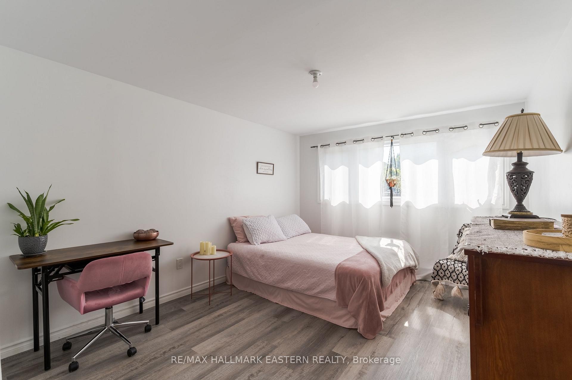 Photo 16 of 210 Maxwell Avenue, Peterborough, Ashburnham Ward 4 — HOMEH
