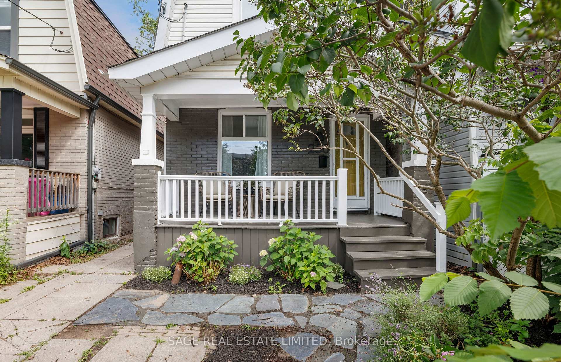 Photo 4 of 250 Springdale Boulevard, Toronto, Danforth Village-East York — HOMEH