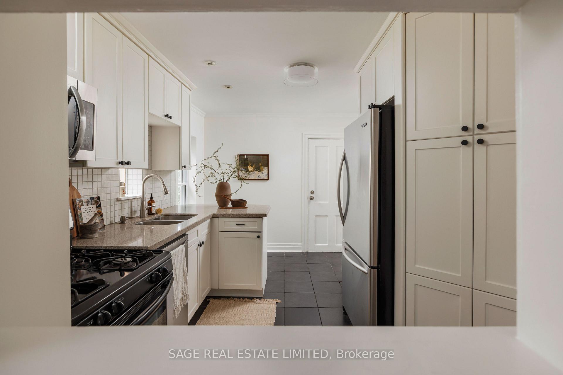 Photo 15 of 250 Springdale Boulevard, Toronto, Danforth Village-East York — HOMEH