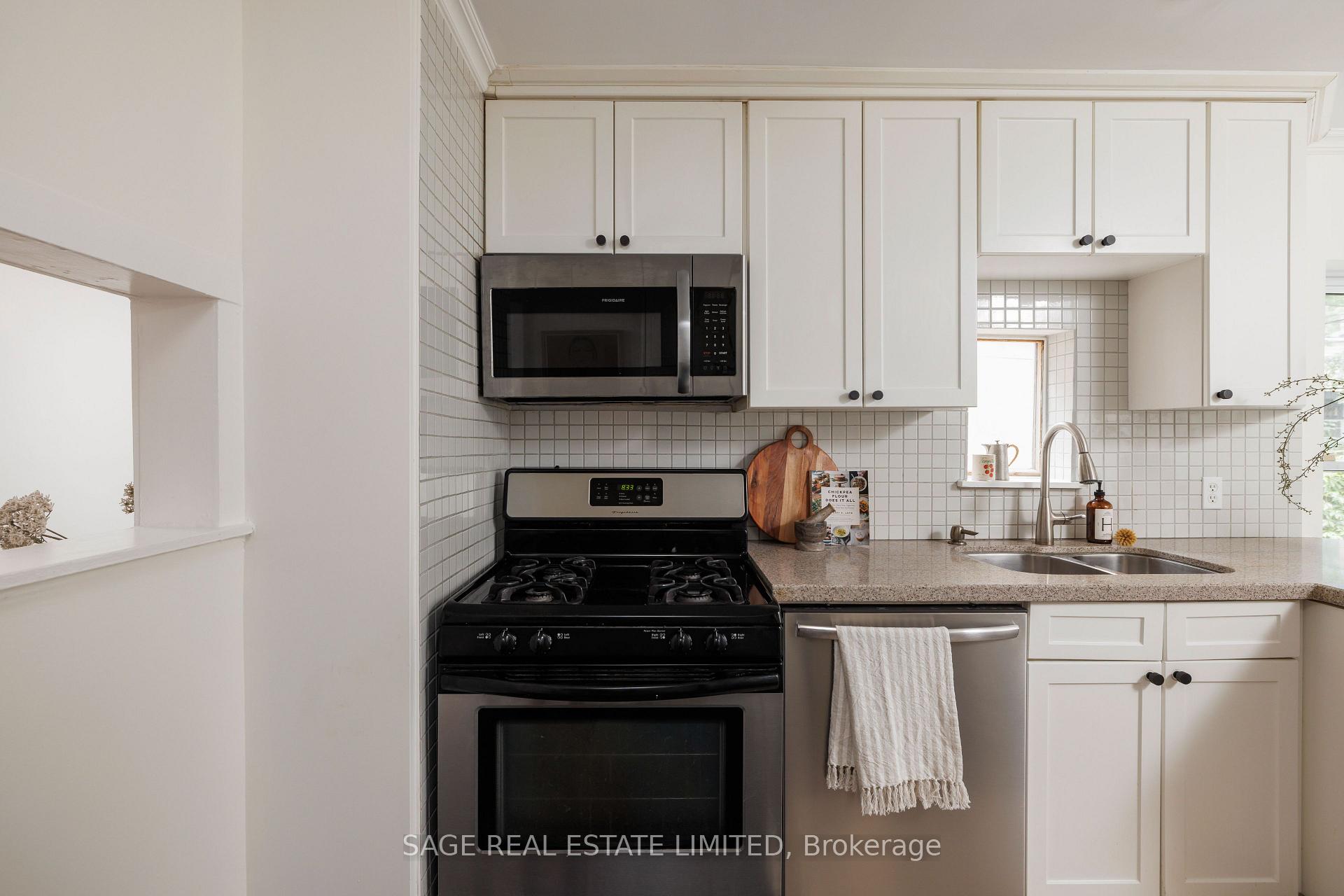 Photo 17 of 250 Springdale Boulevard, Toronto, Danforth Village-East York — HOMEH